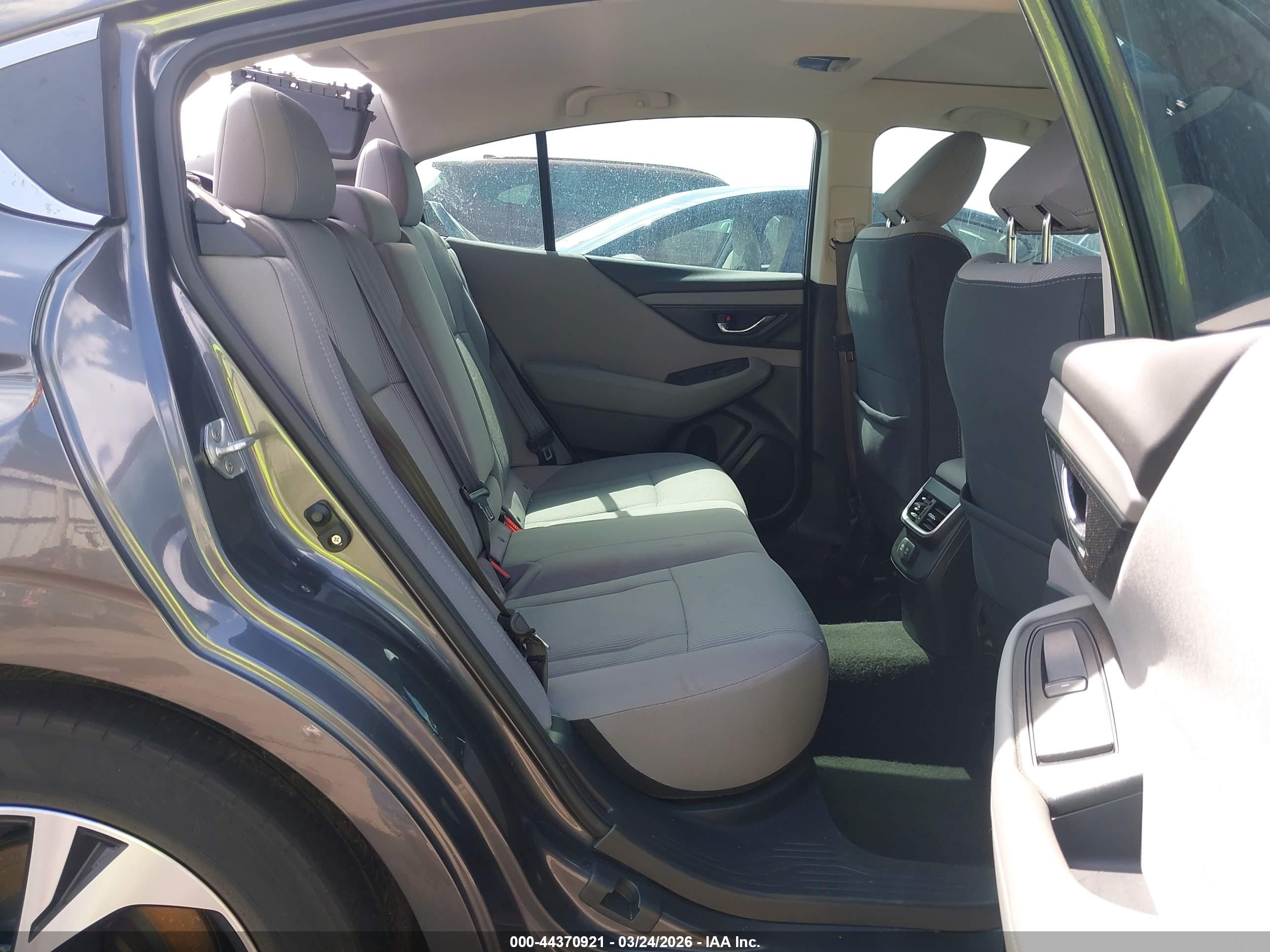 SUBARU LEGACY image 8