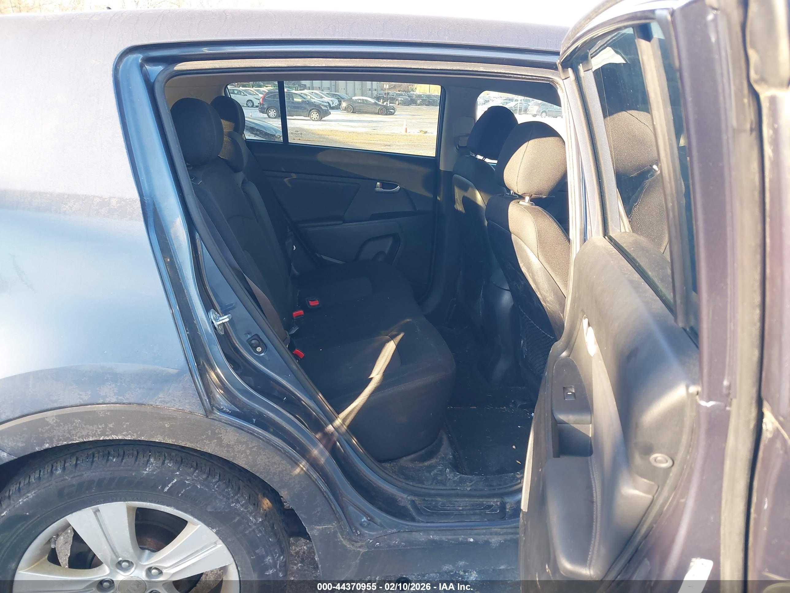 KIA SPORTAGE image 8