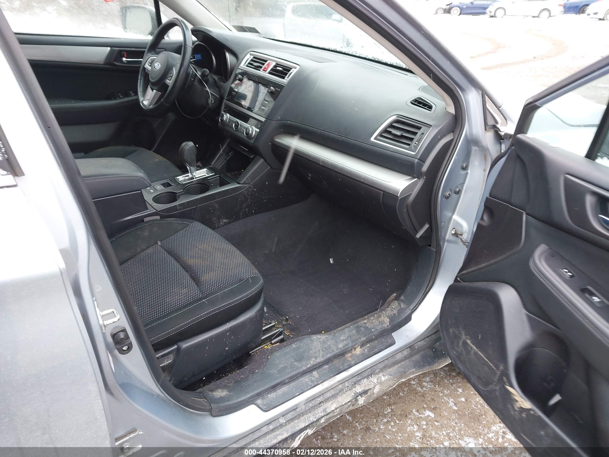SUBARU OUTBACK image 5