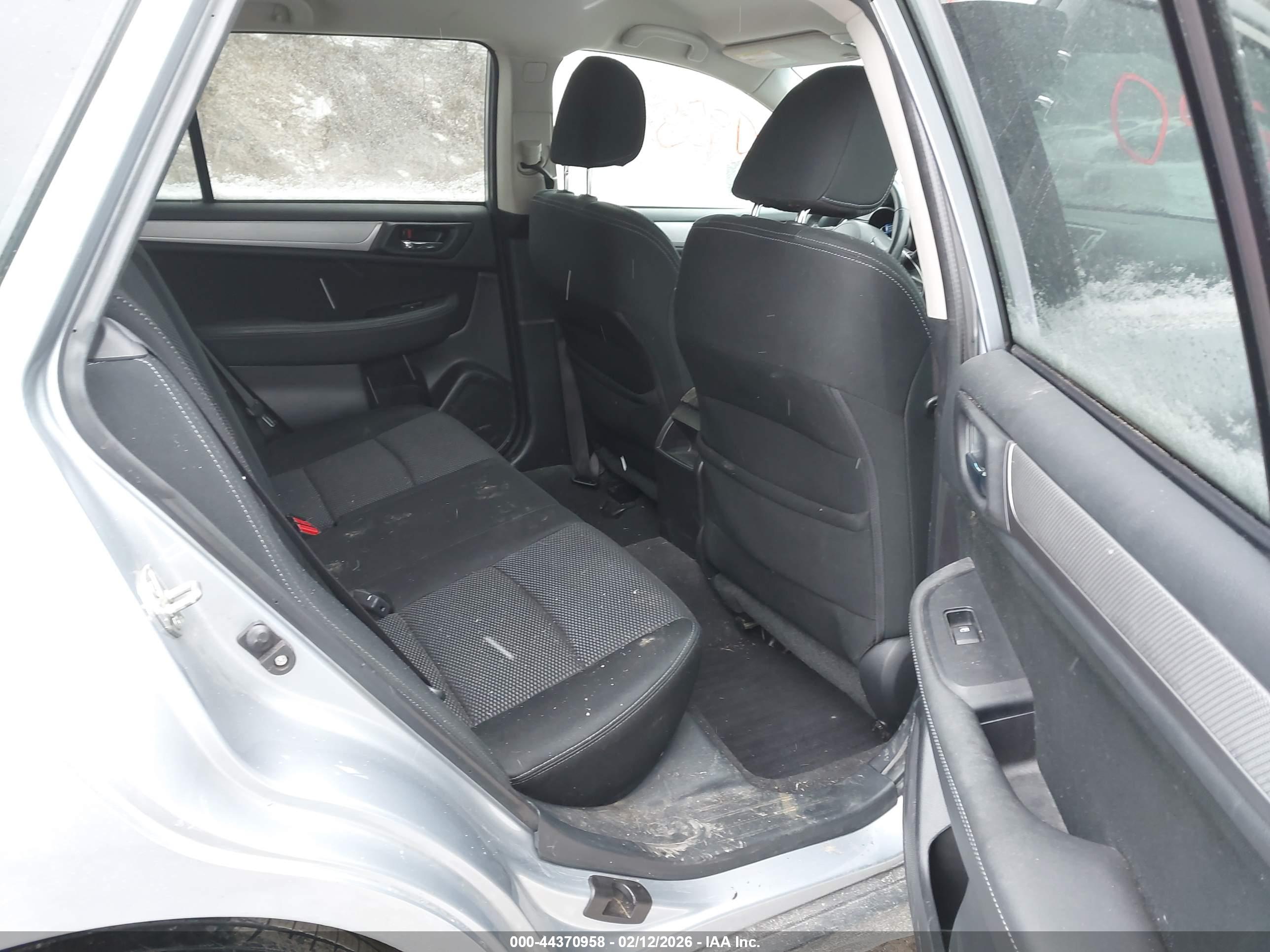 SUBARU OUTBACK image 8
