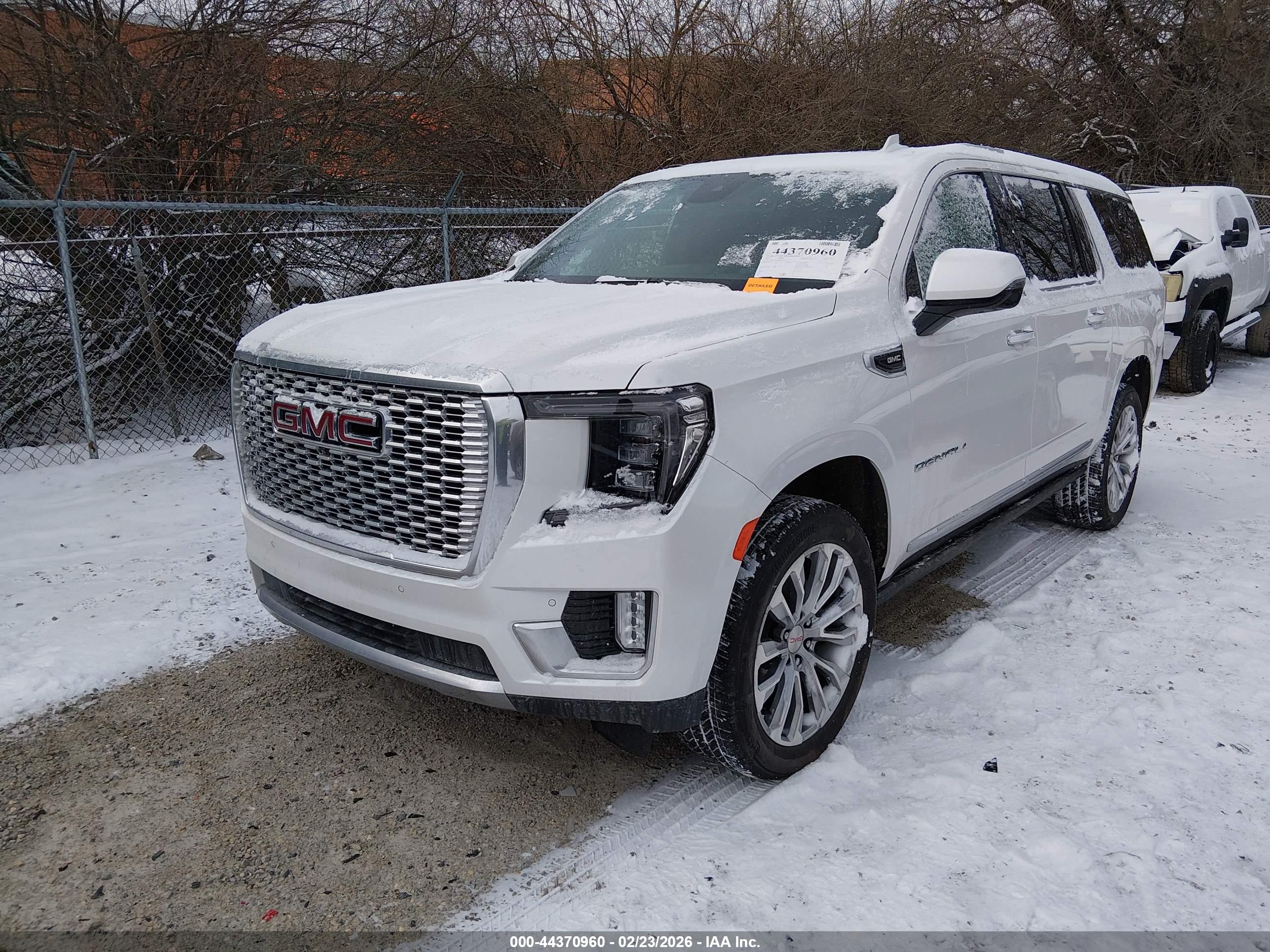 GMC YUKON image 2