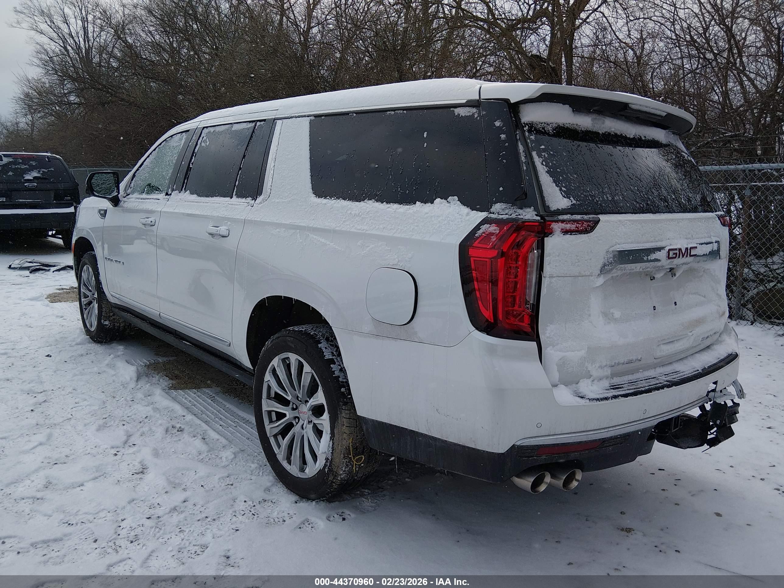 GMC YUKON image 3