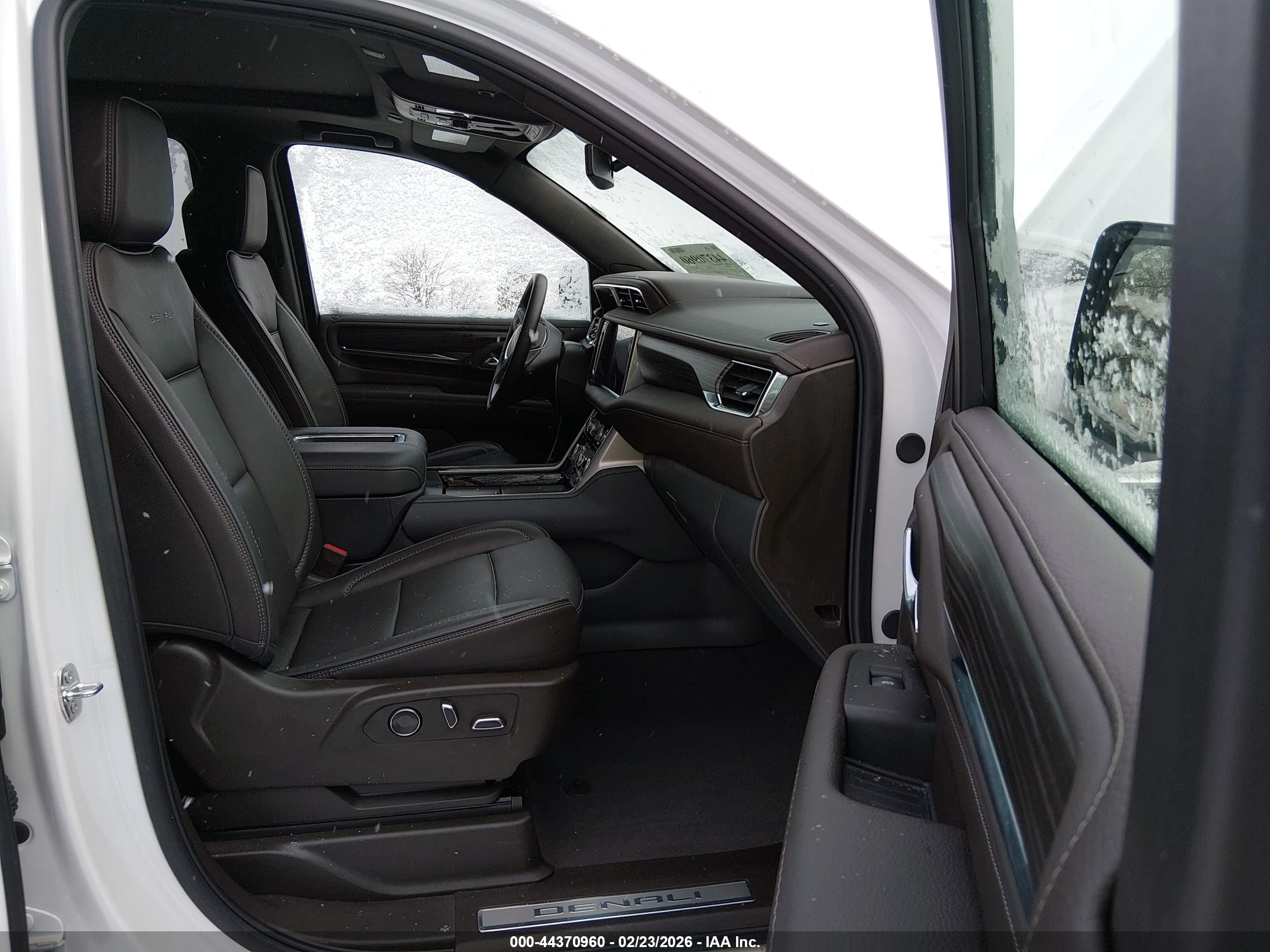 GMC YUKON image 5