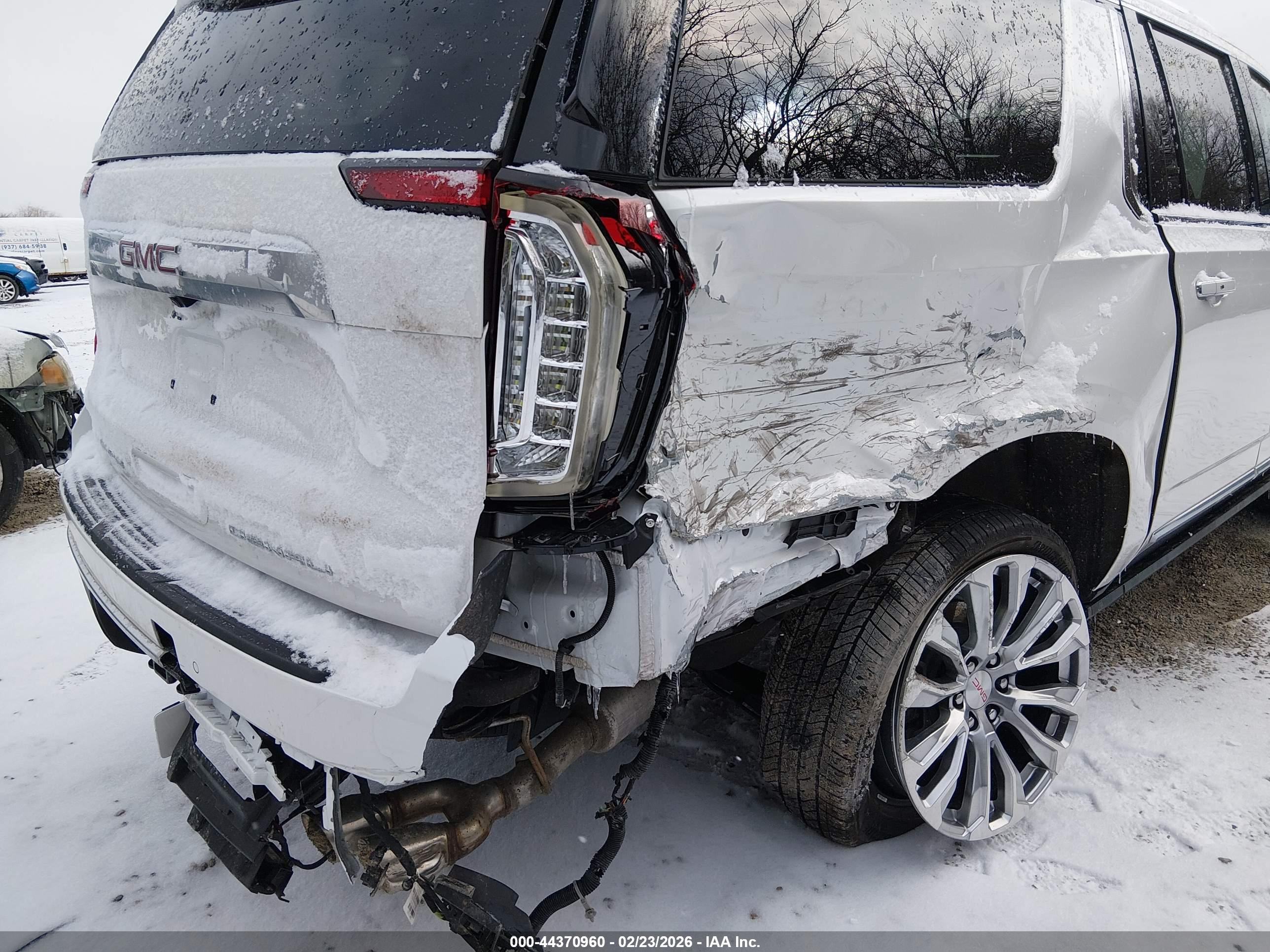 GMC YUKON image 6