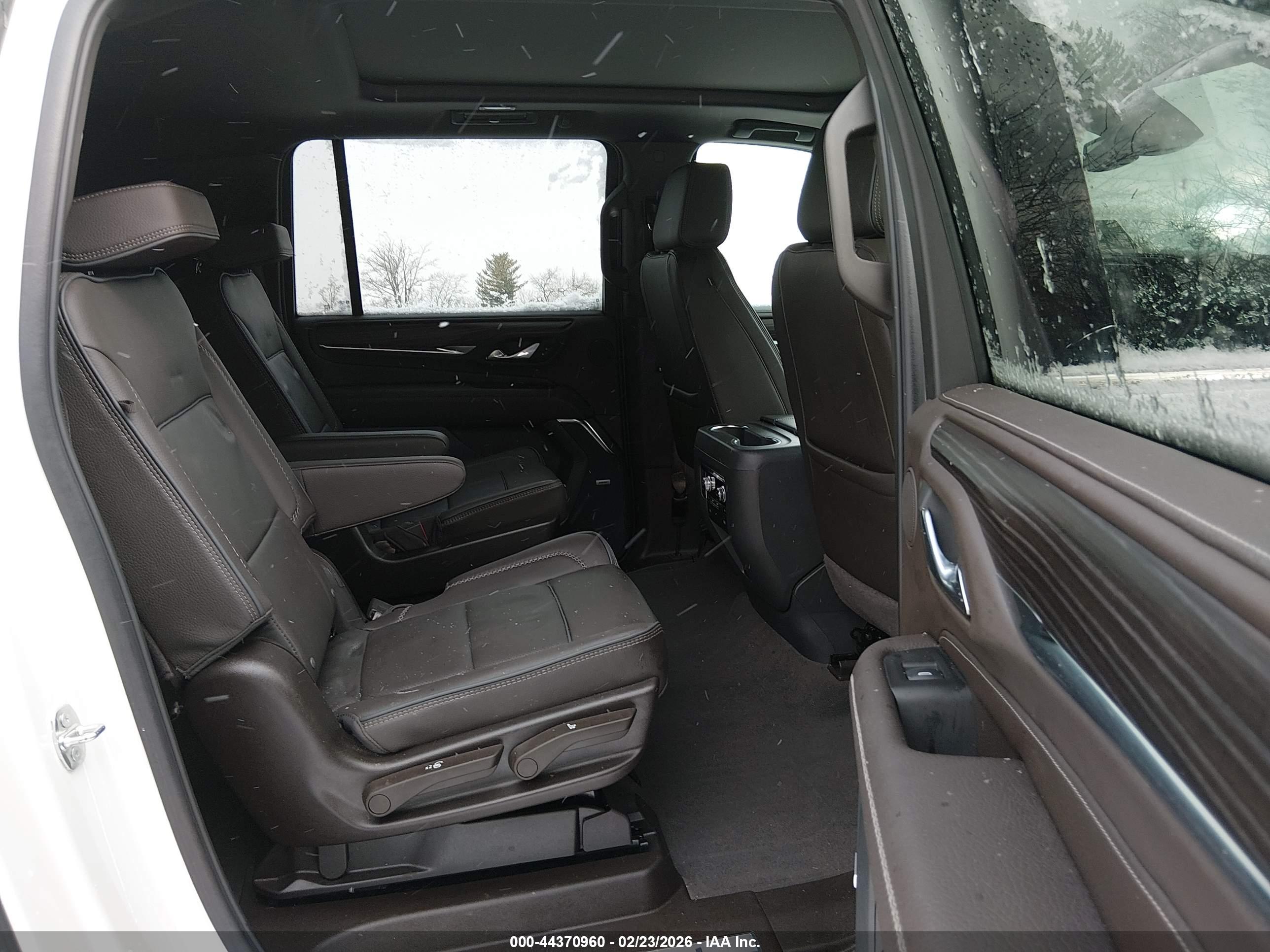GMC YUKON image 8