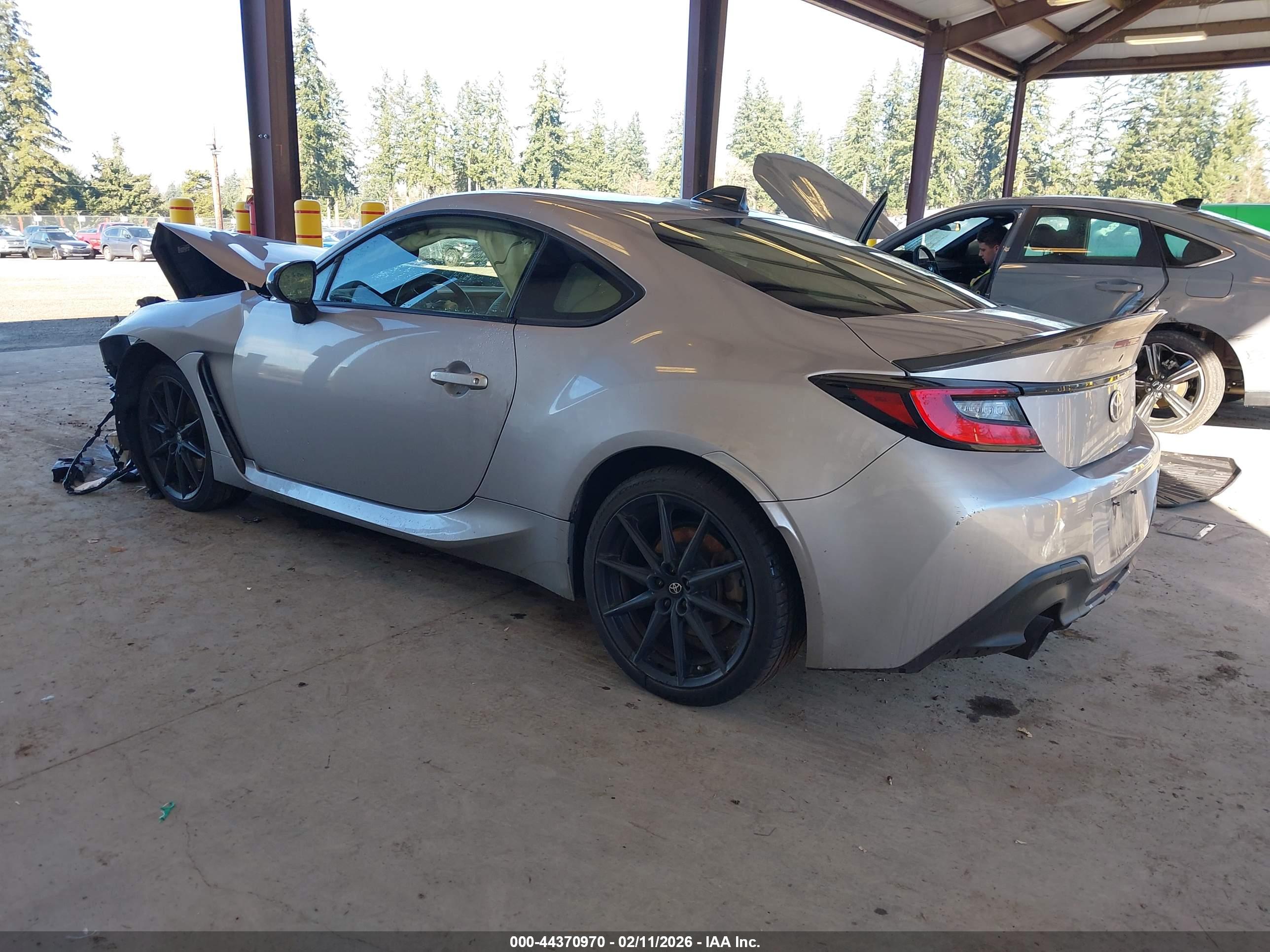 TOYOTA GR86 image 3