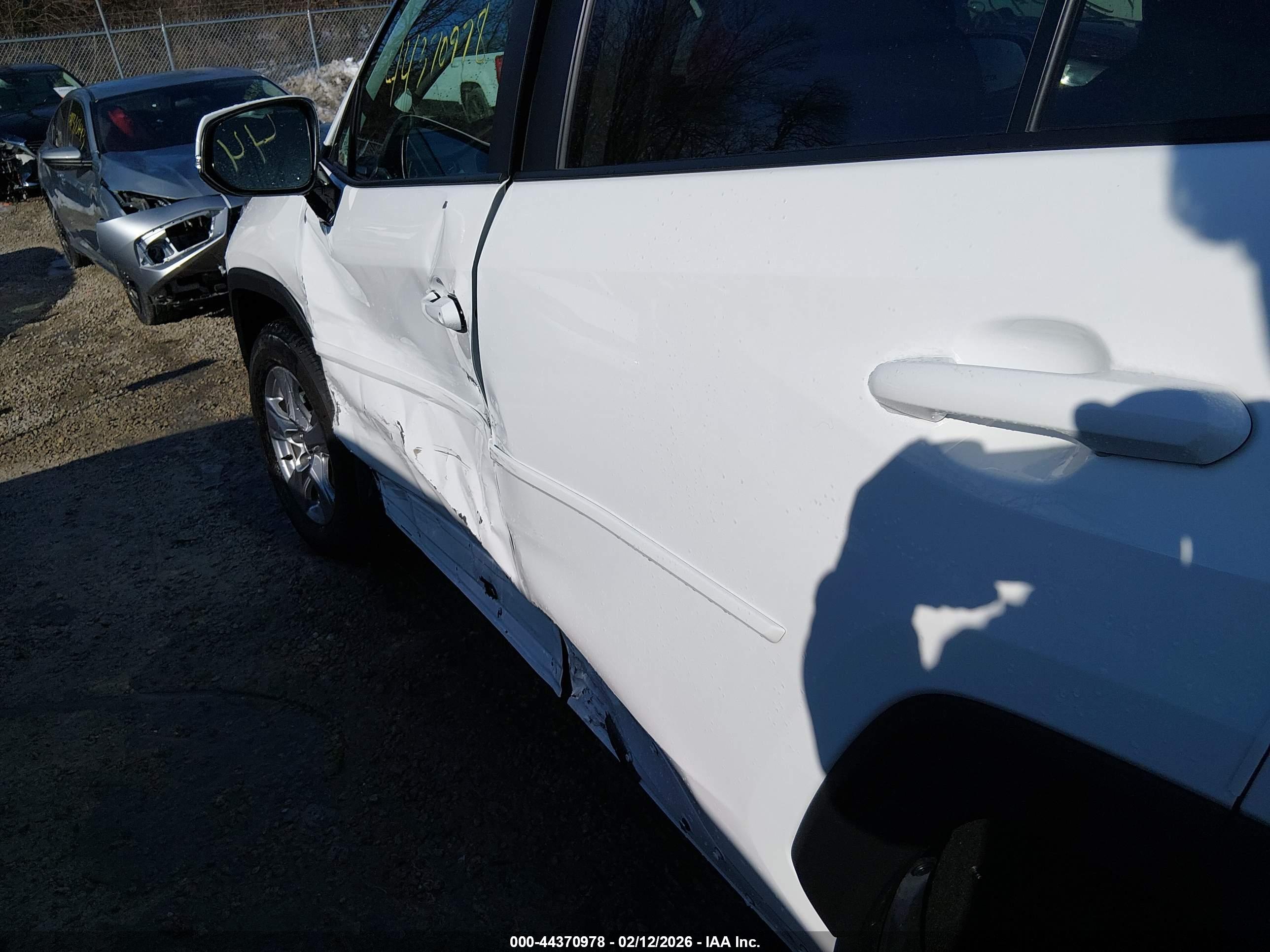 TOYOTA RAV4 image 6