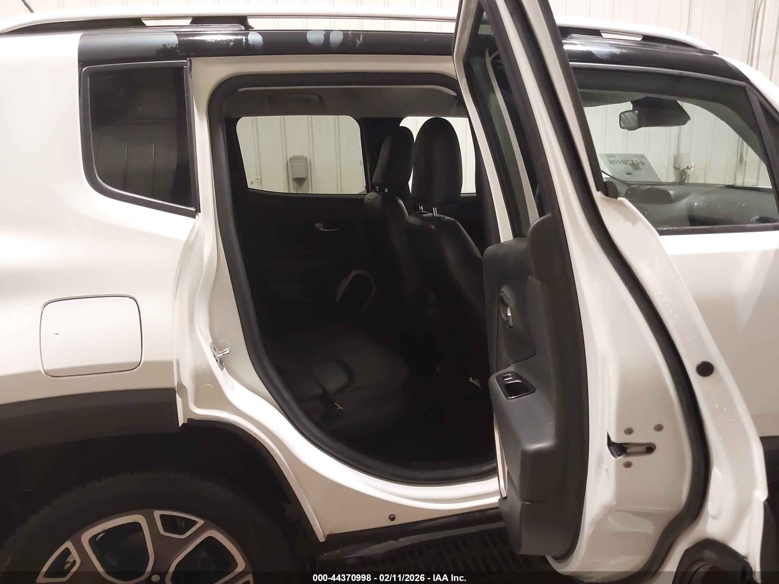 JEEP RENEGADE image 8