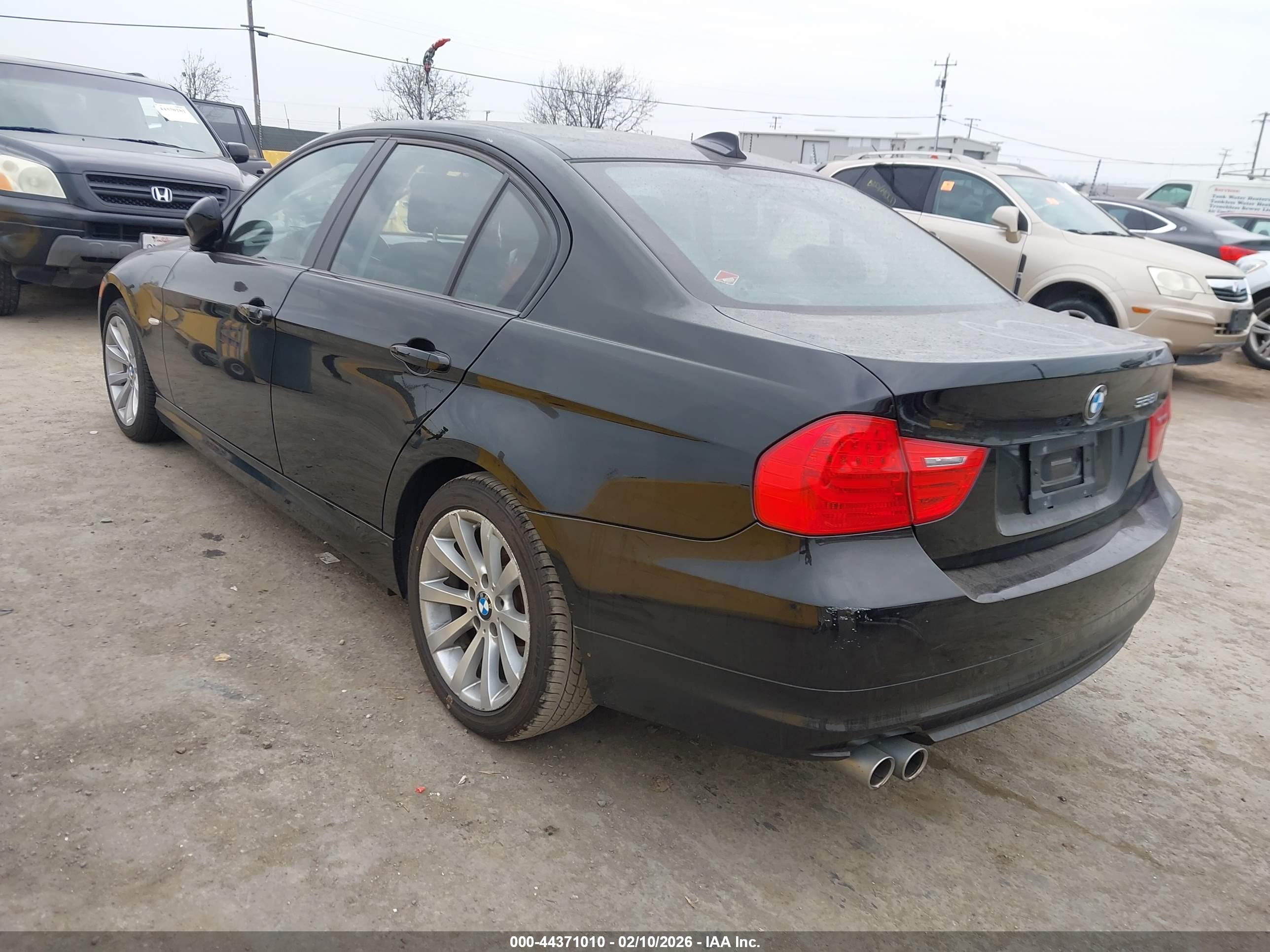 BMW 328I image 3