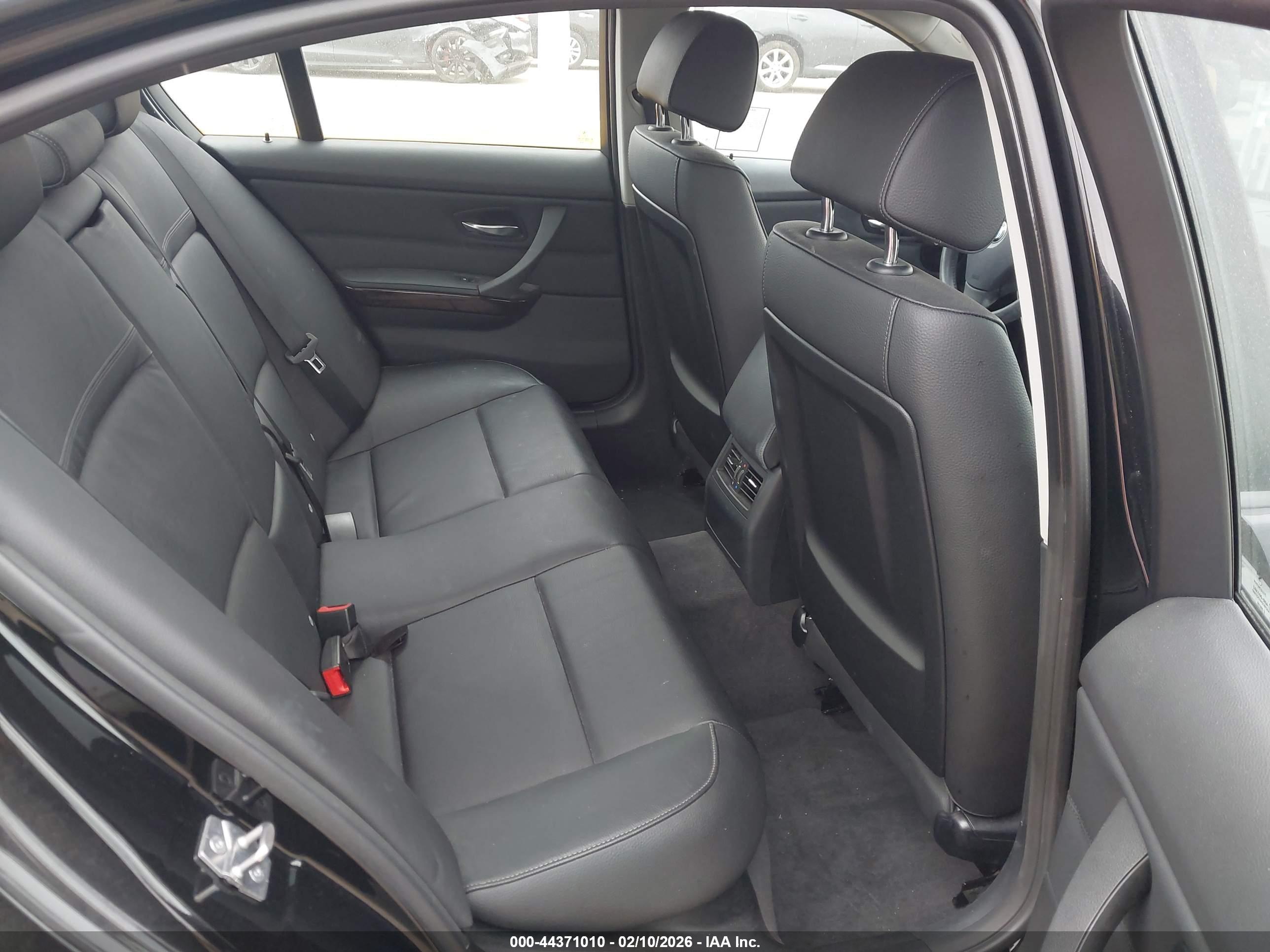 BMW 328I image 8