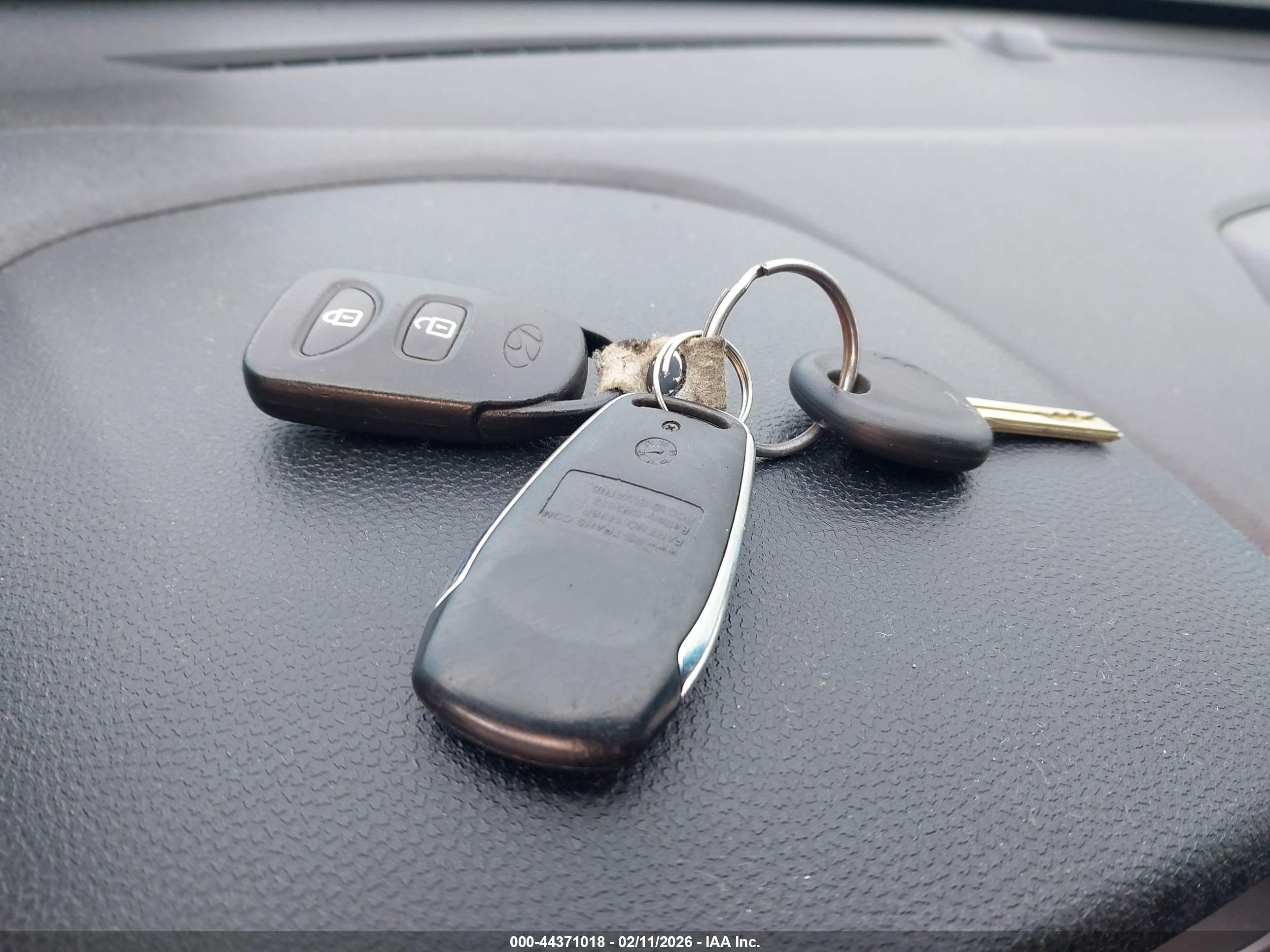 HYUNDAI TUCSON image 11
