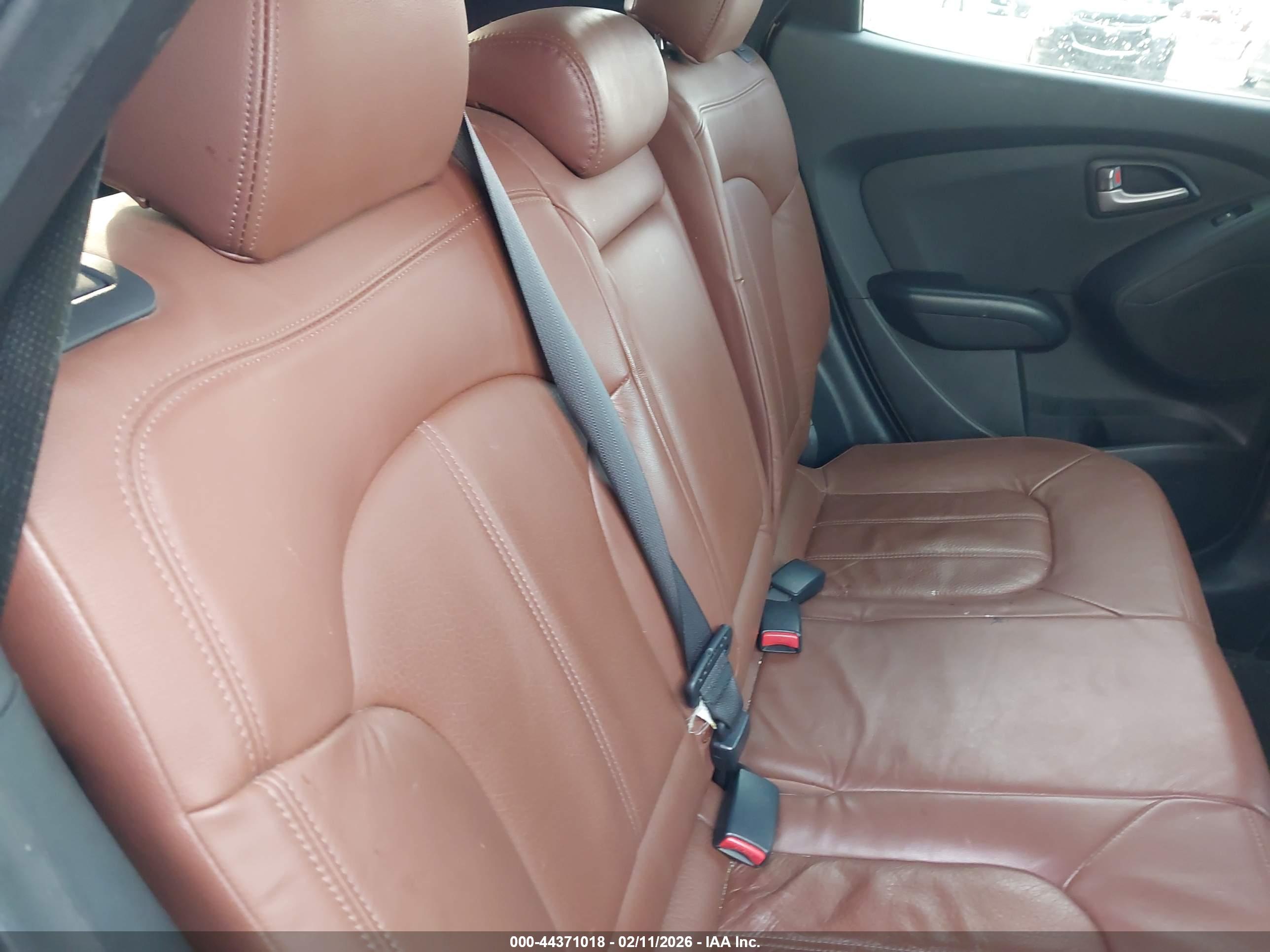 HYUNDAI TUCSON image 8