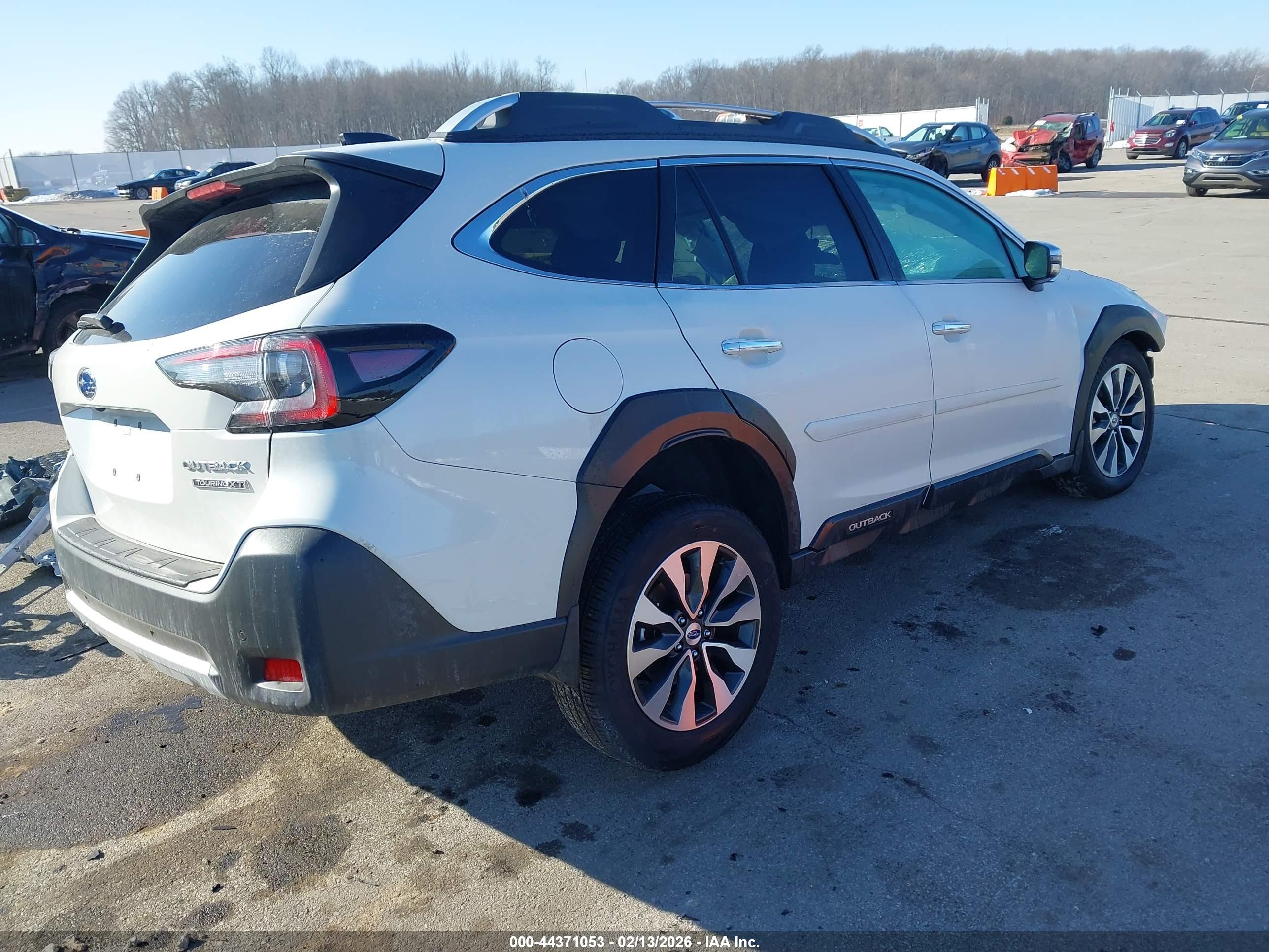 SUBARU OUTBACK image 4