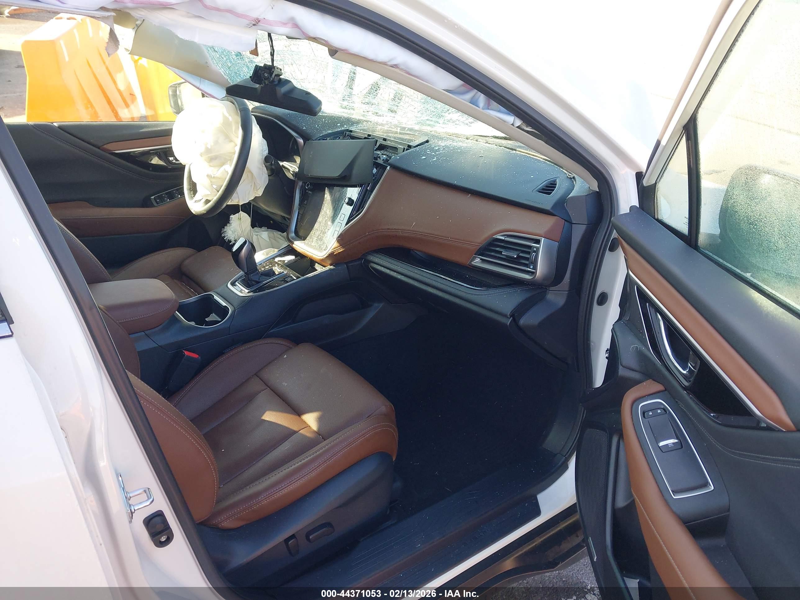 SUBARU OUTBACK image 5