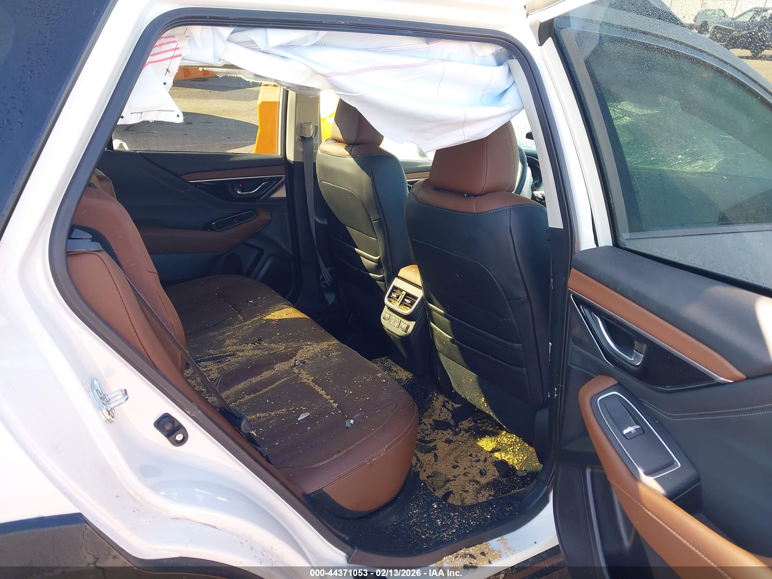 SUBARU OUTBACK image 8
