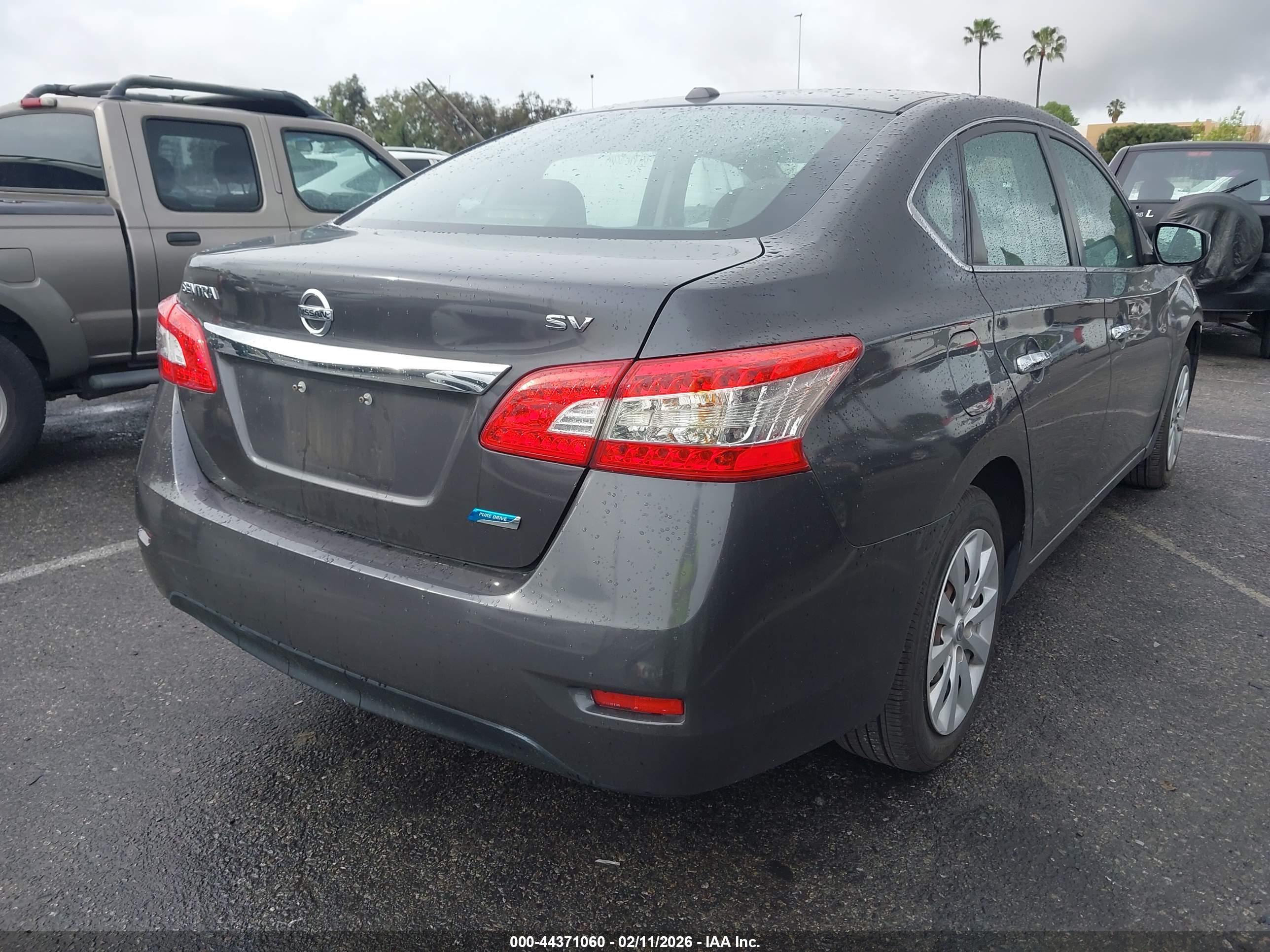 NISSAN SENTRA image 4