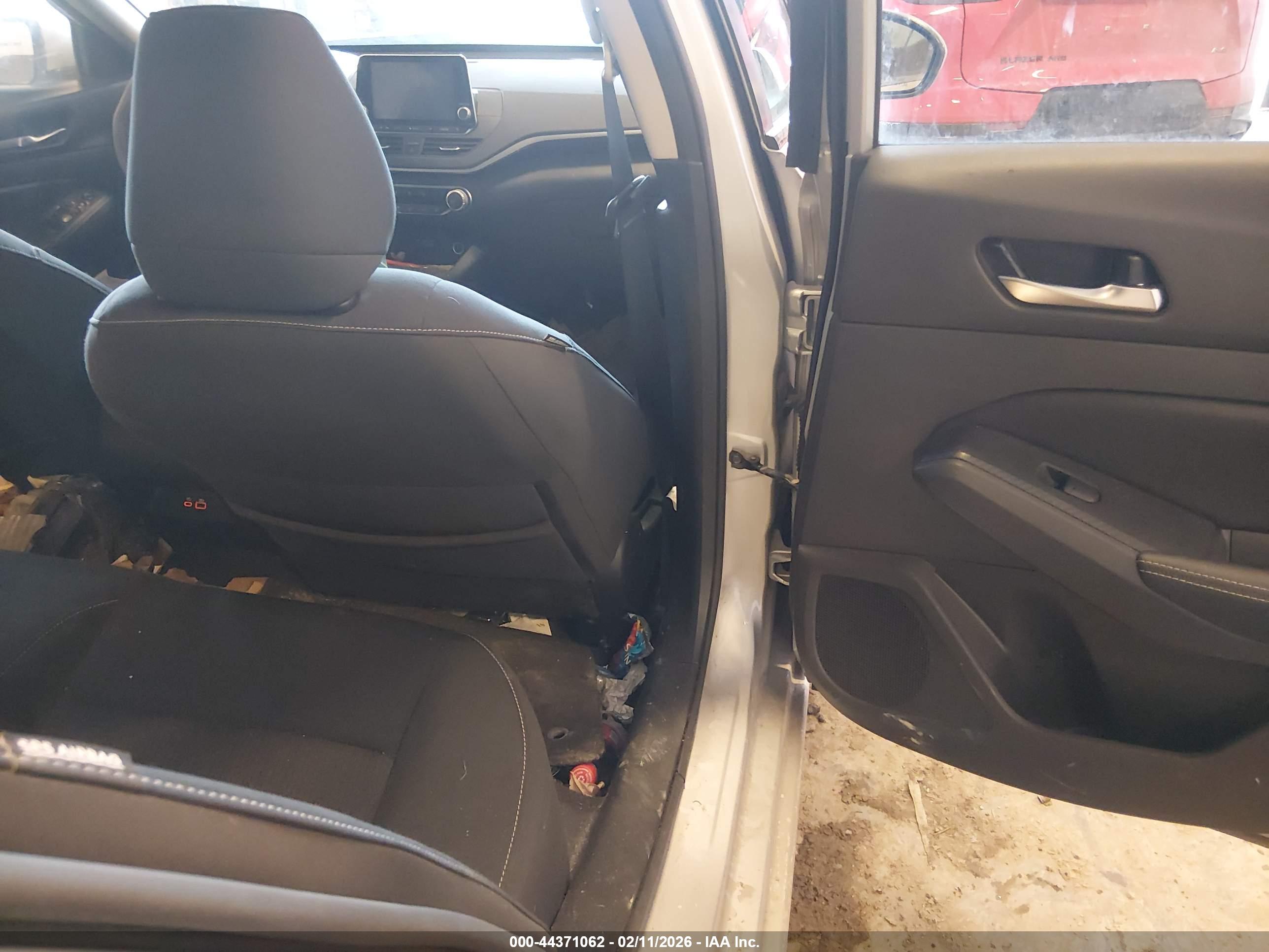 NISSAN ALTIMA image 8