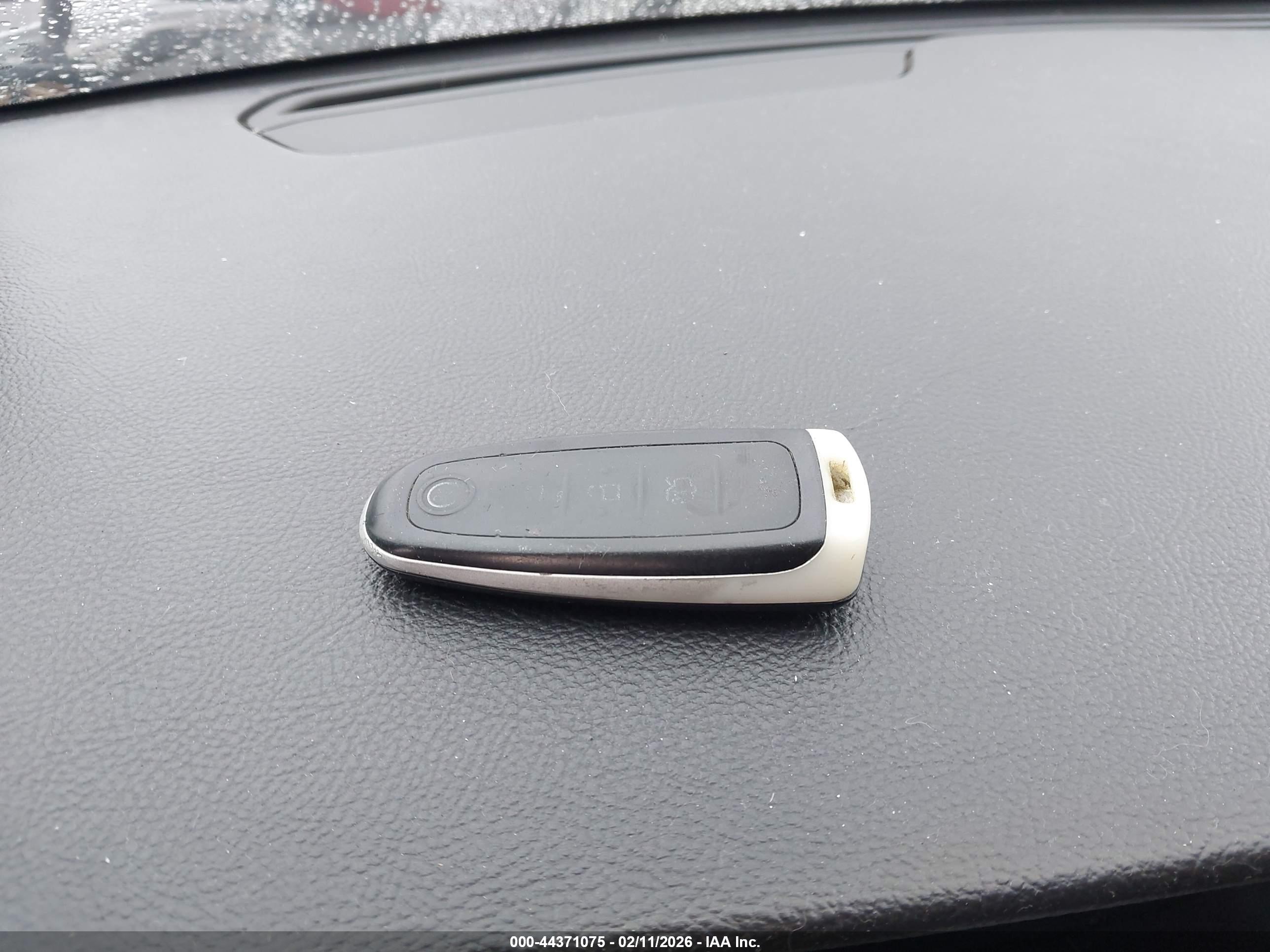 FORD TAURUS image 11
