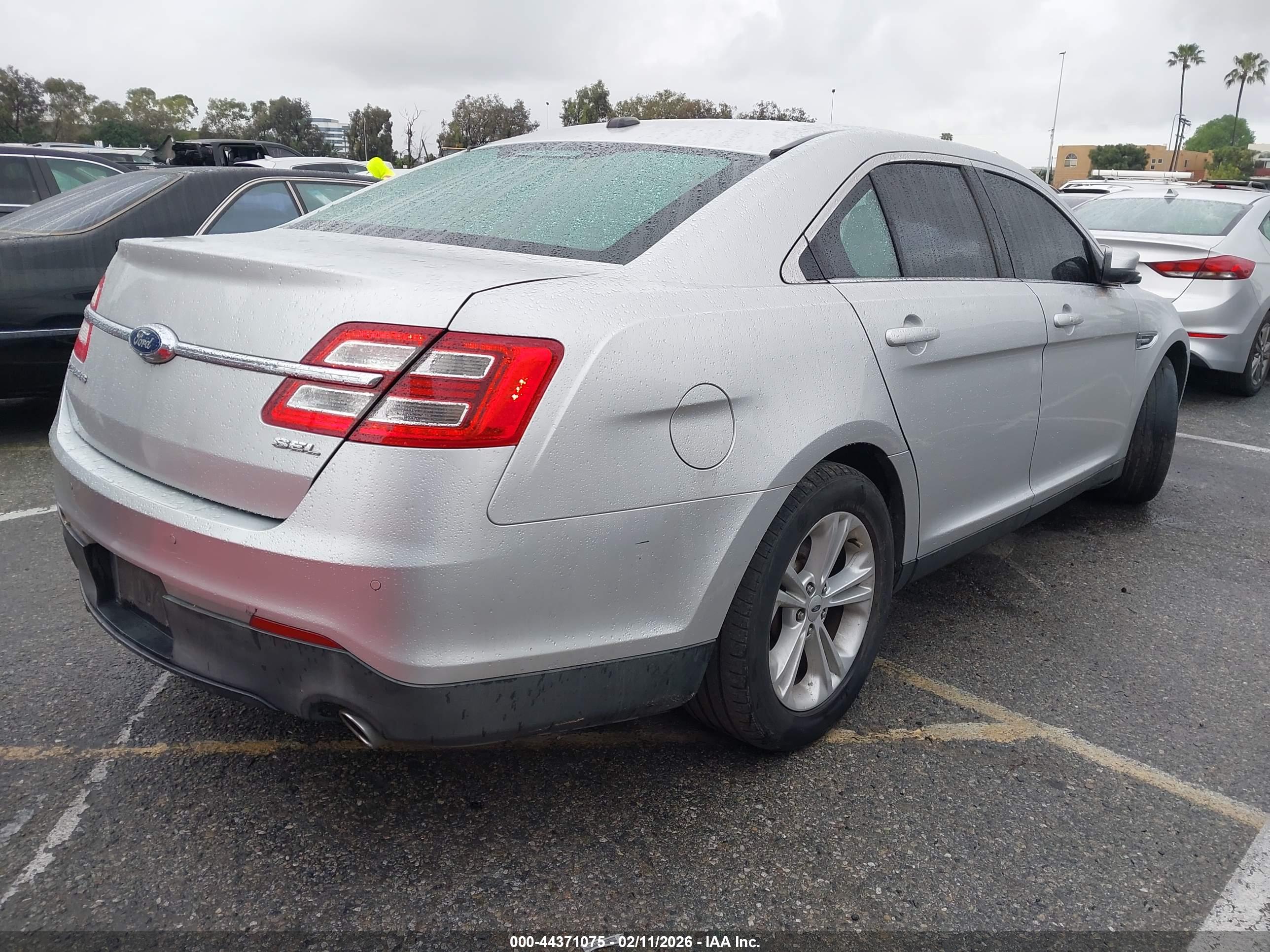 FORD TAURUS image 4