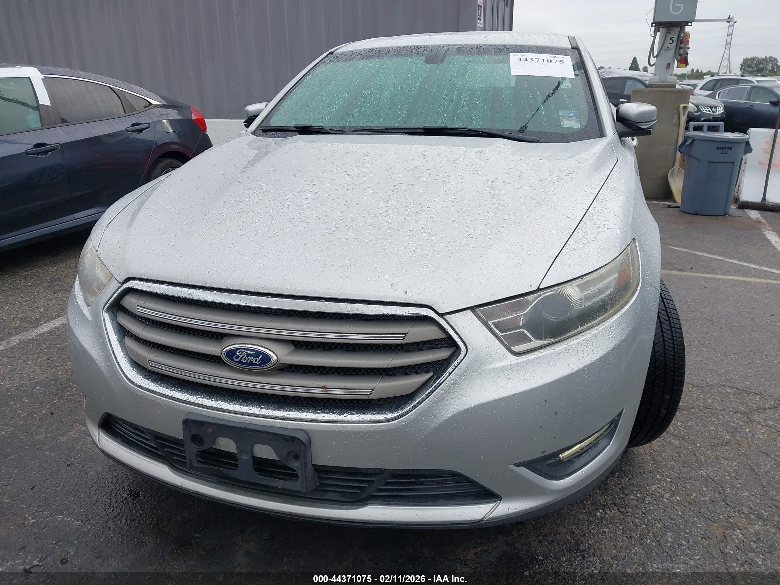 FORD TAURUS image 6