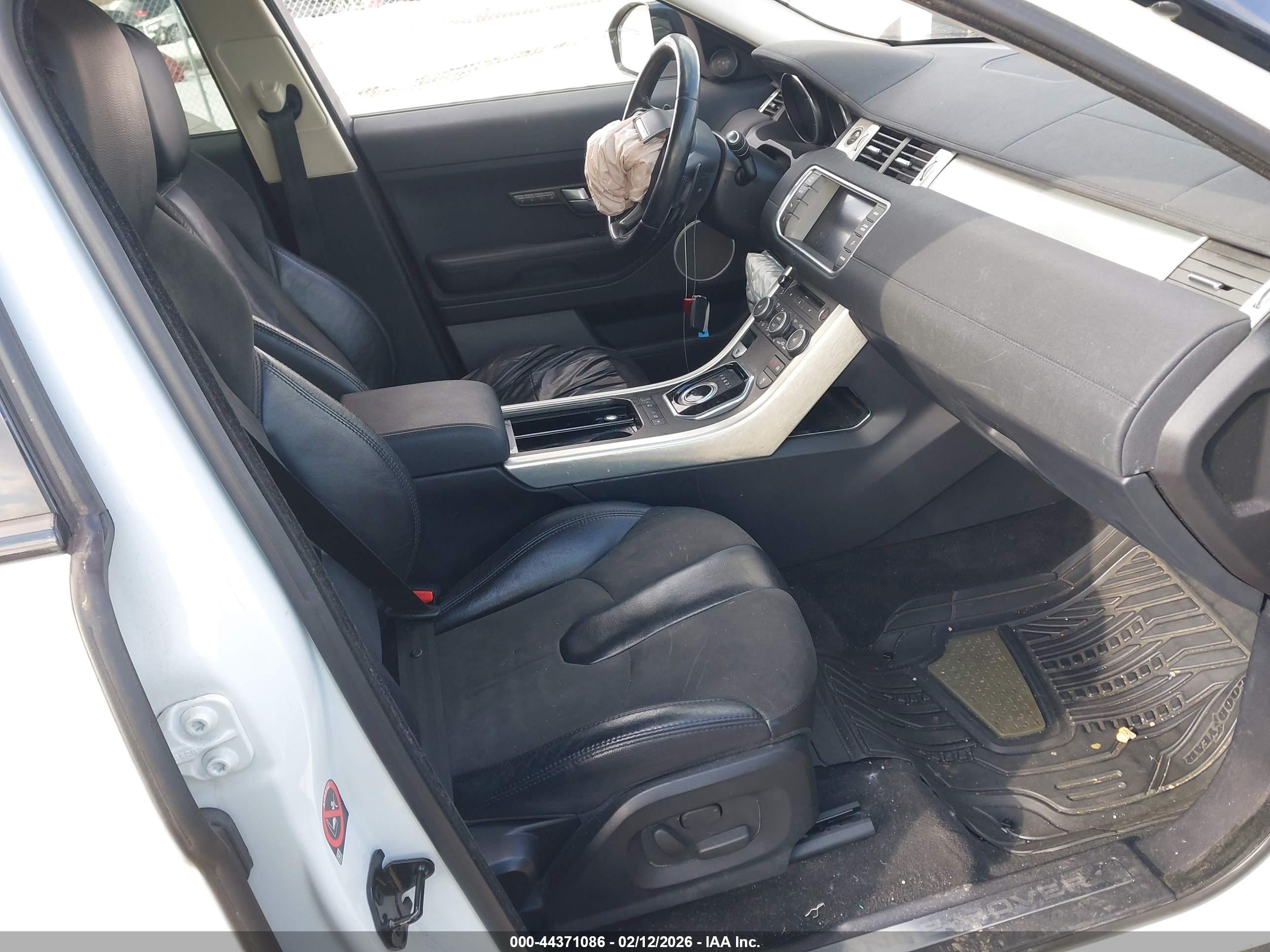 LAND ROVER image 5