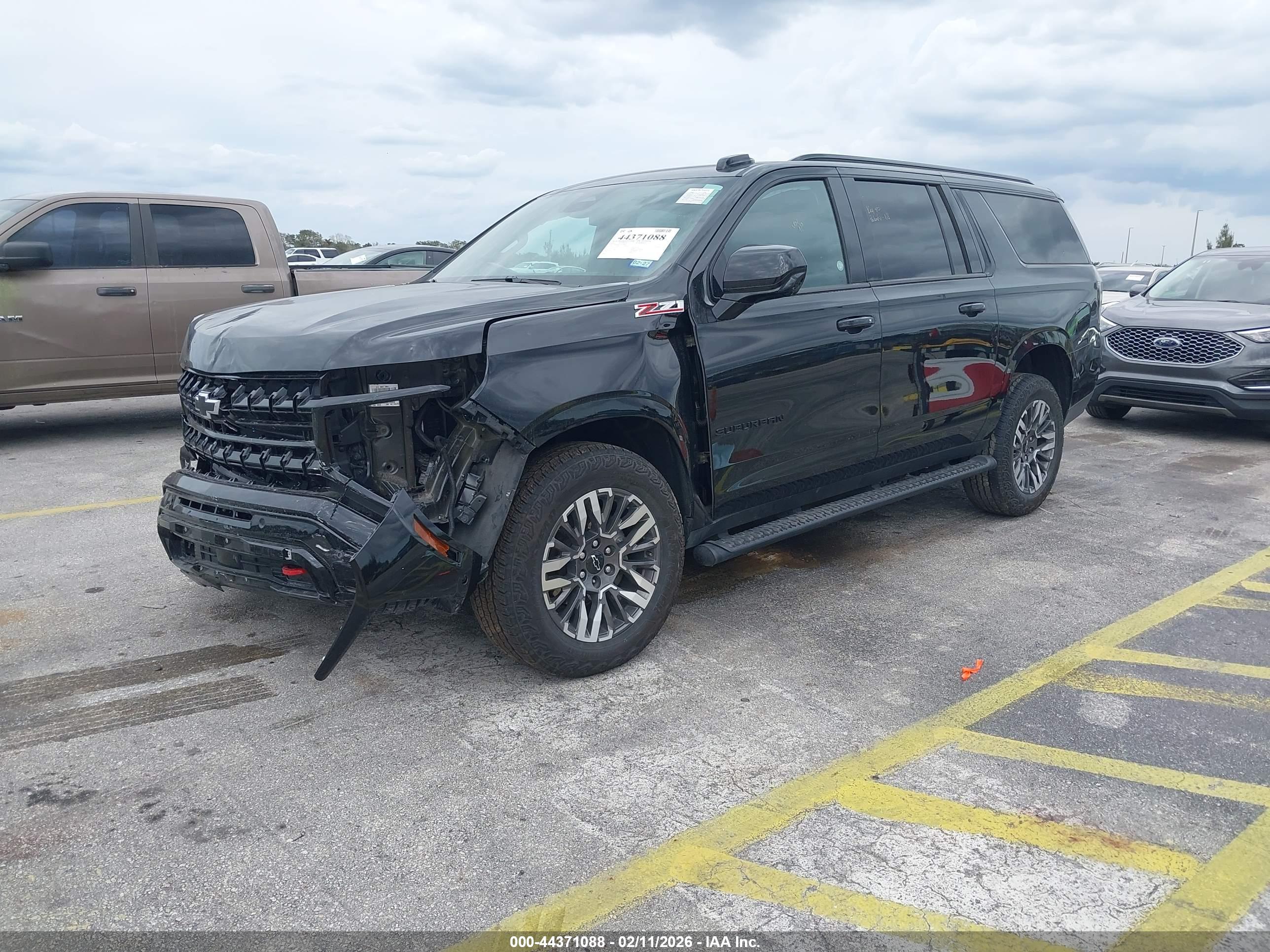CHEVROLET SUBURBAN image 2