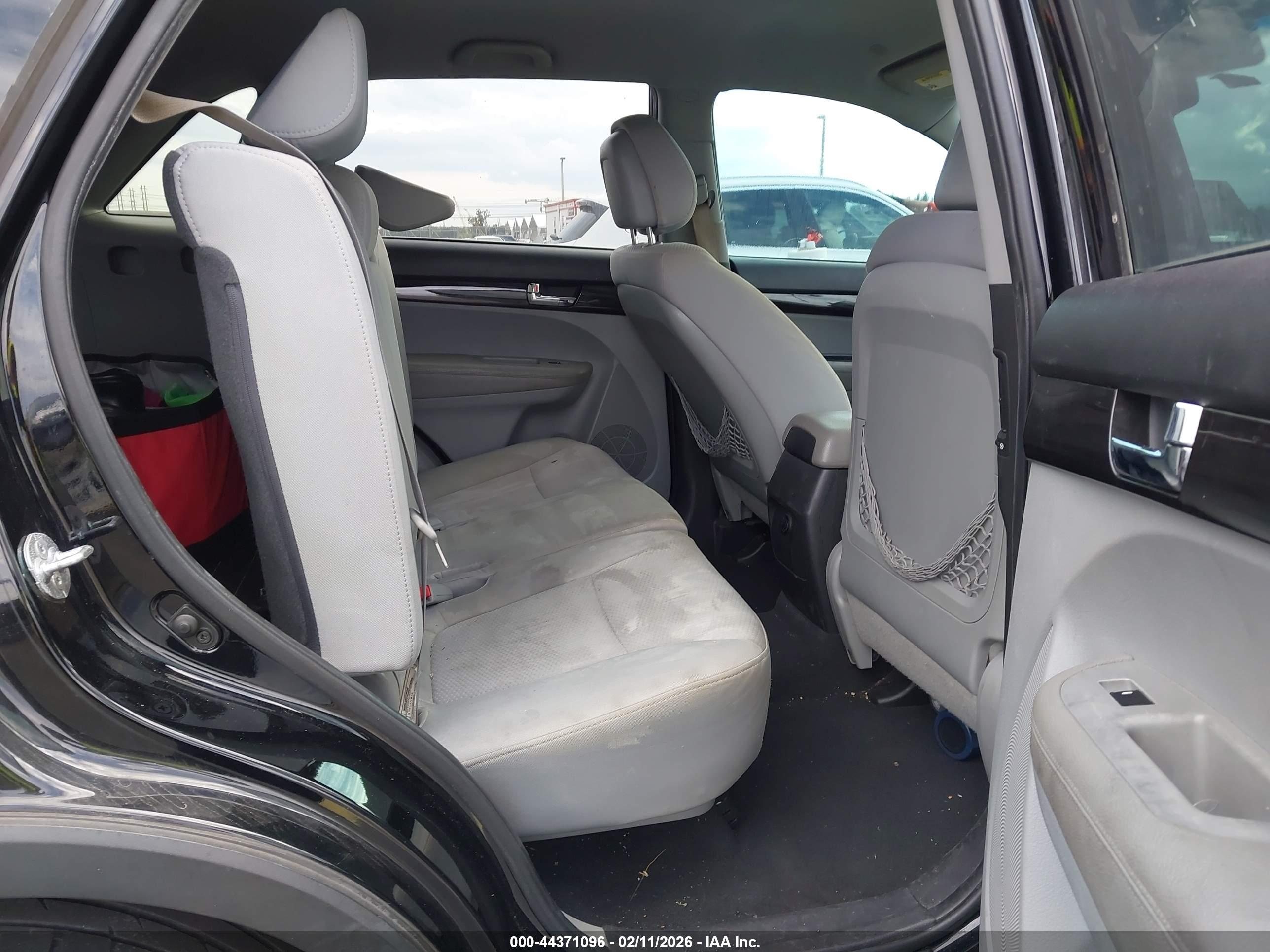 KIA SORENTO image 8