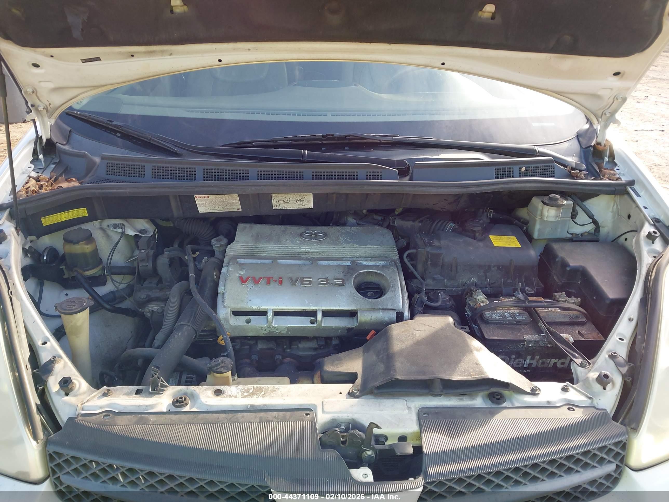 TOYOTA SIENNA image 10