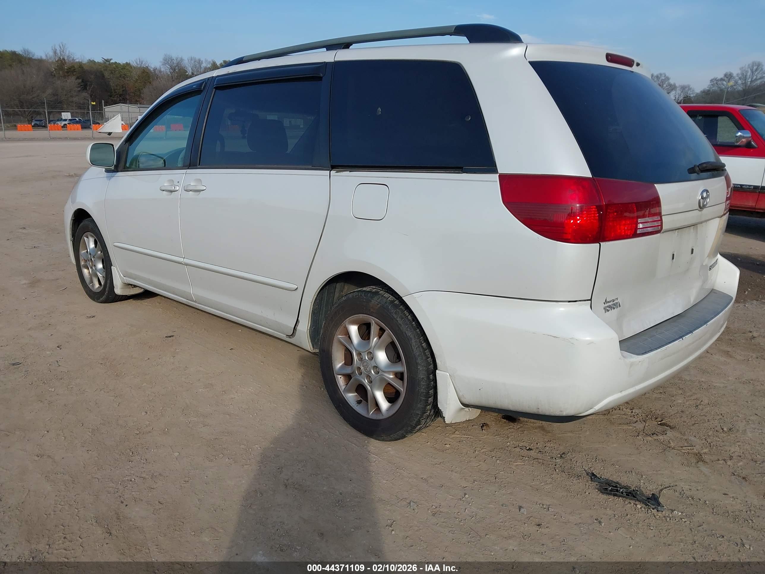 TOYOTA SIENNA image 3