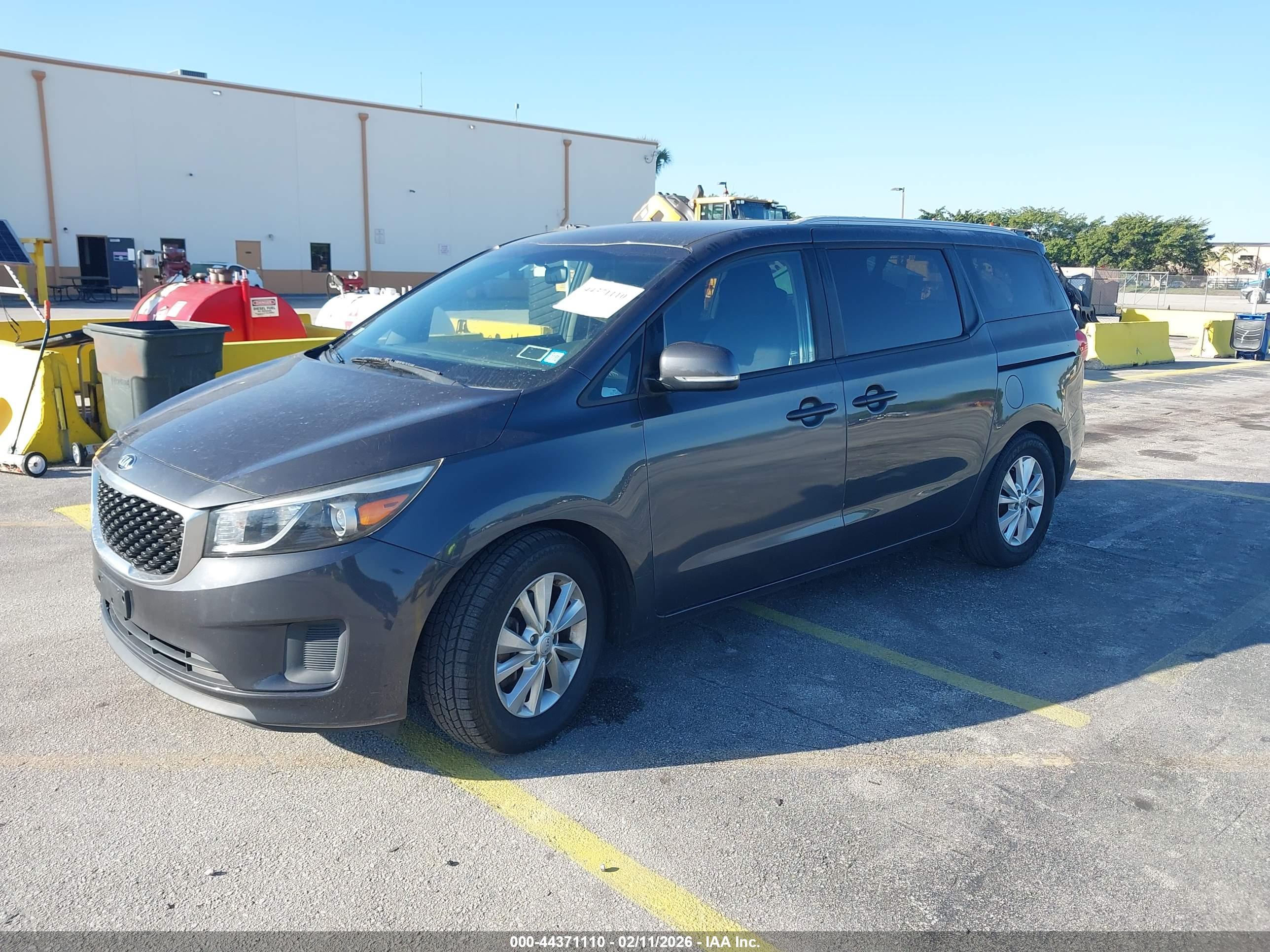 KIA SEDONA image 2
