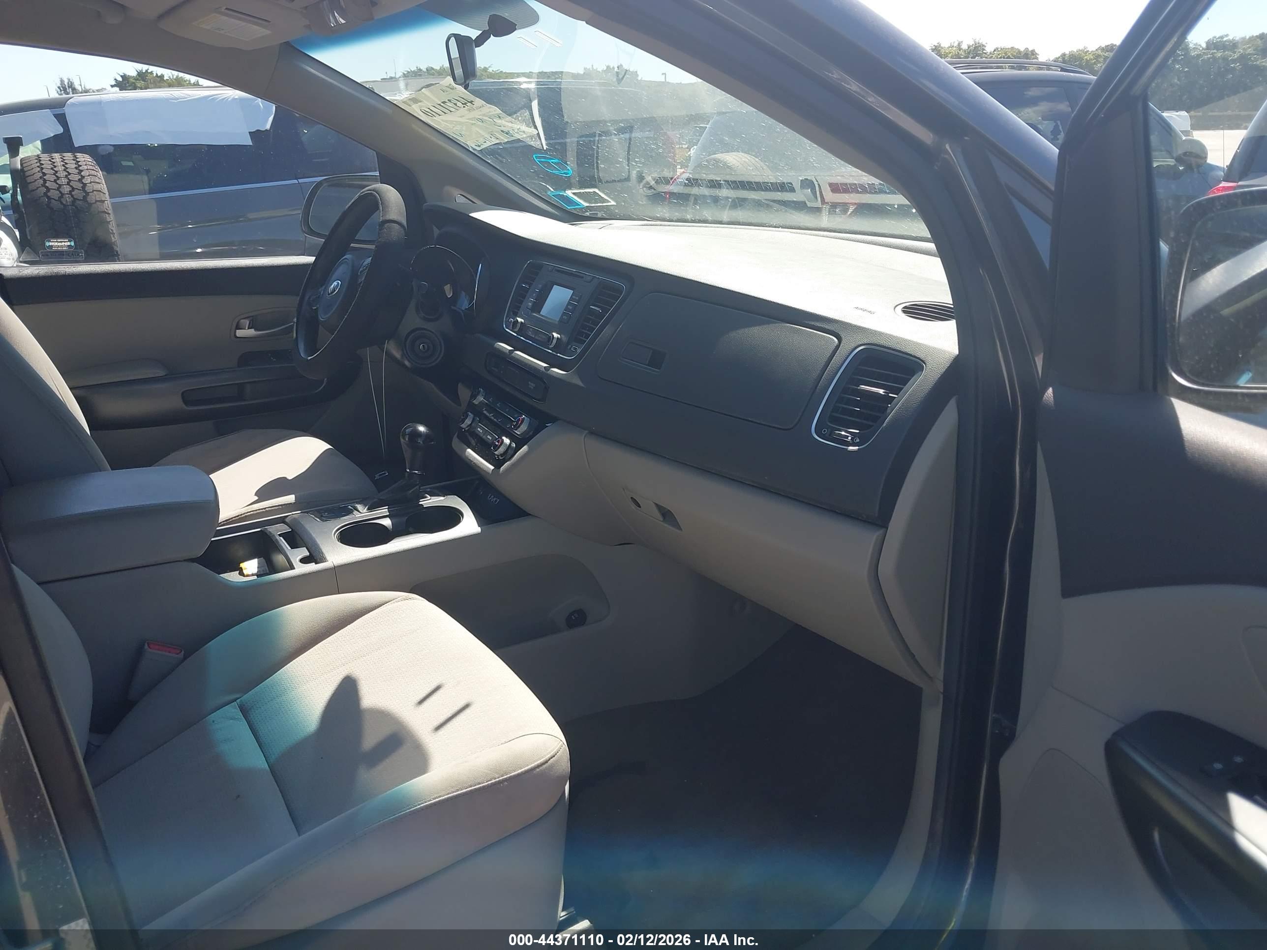 KIA SEDONA image 5