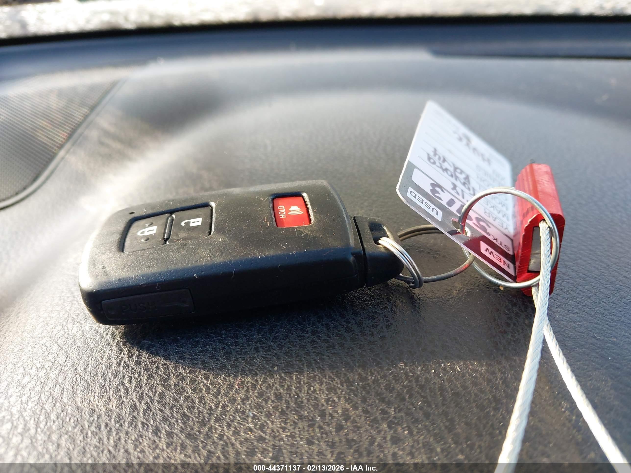 TOYOTA RAV4 image 11