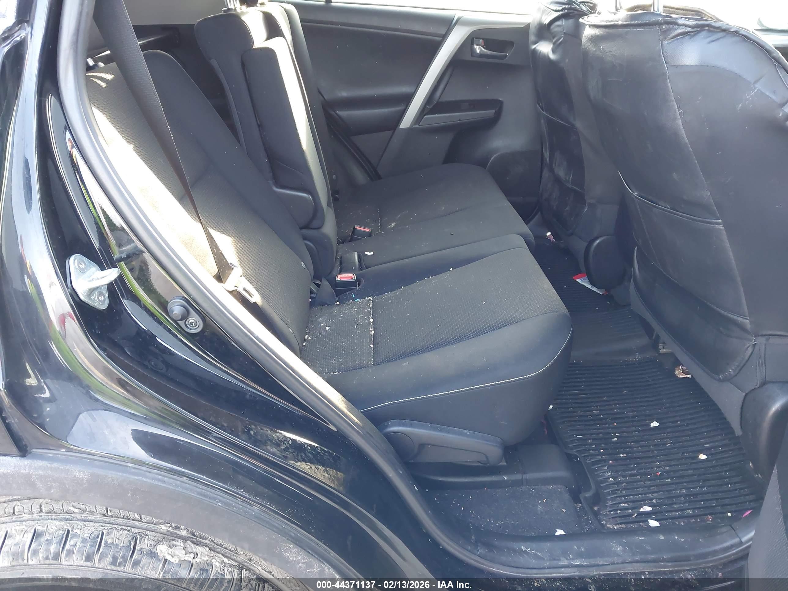 TOYOTA RAV4 image 8