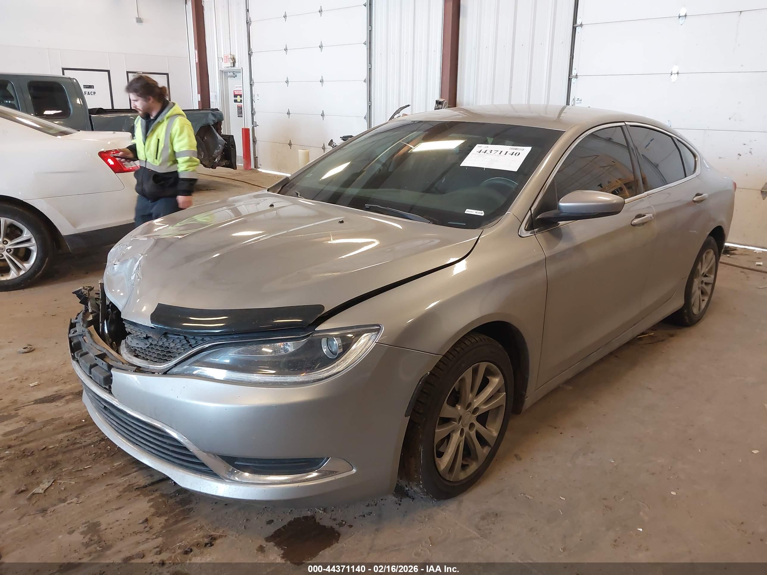 CHRYSLER 200 image 2