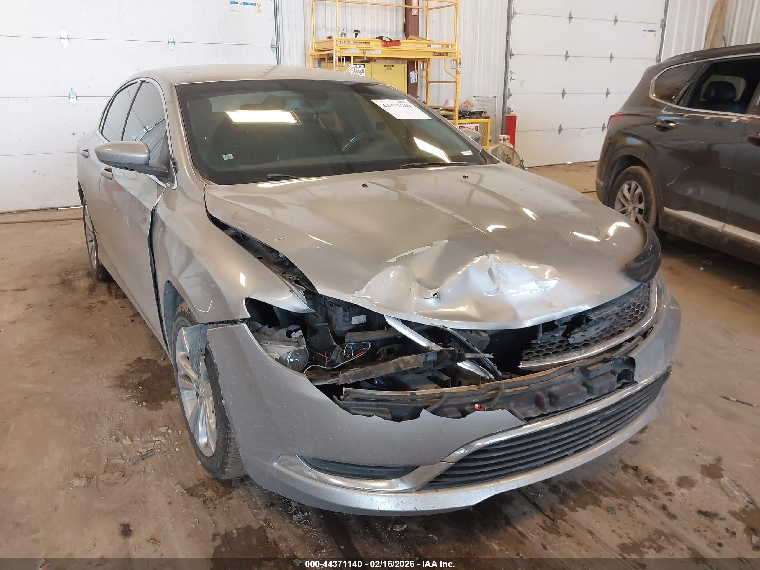 CHRYSLER 200 image 6
