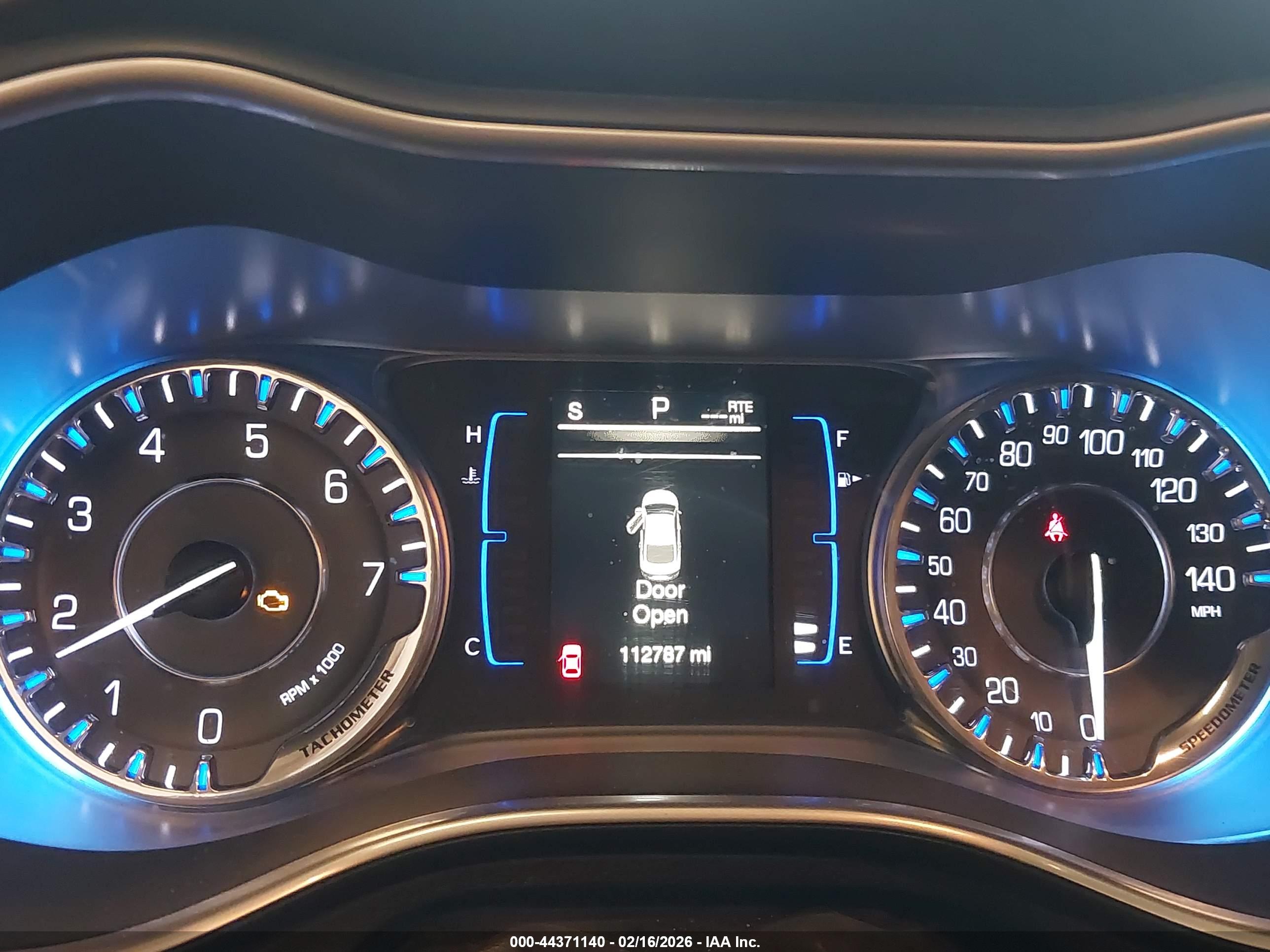 CHRYSLER 200 image 7