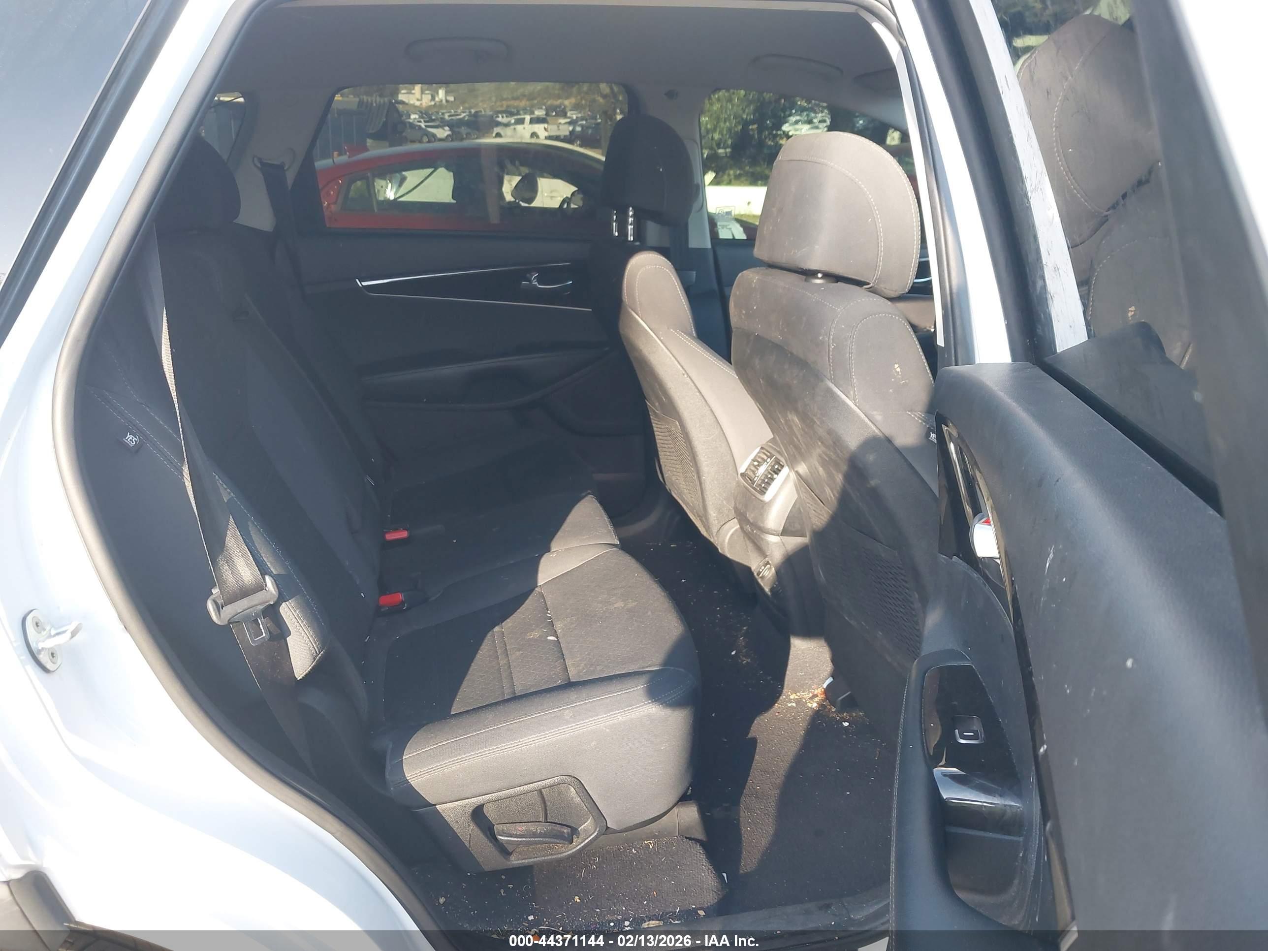 KIA SORENTO image 8