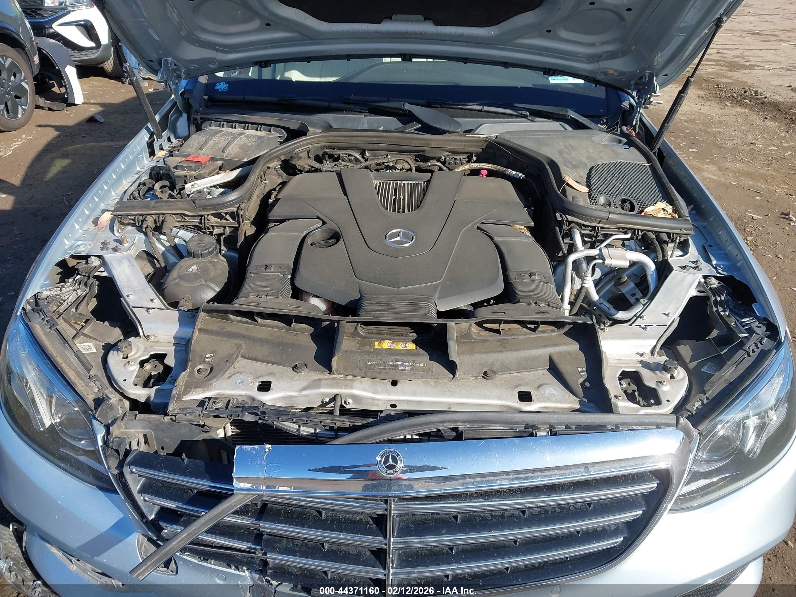 MERCEDES-BENZ E image 10