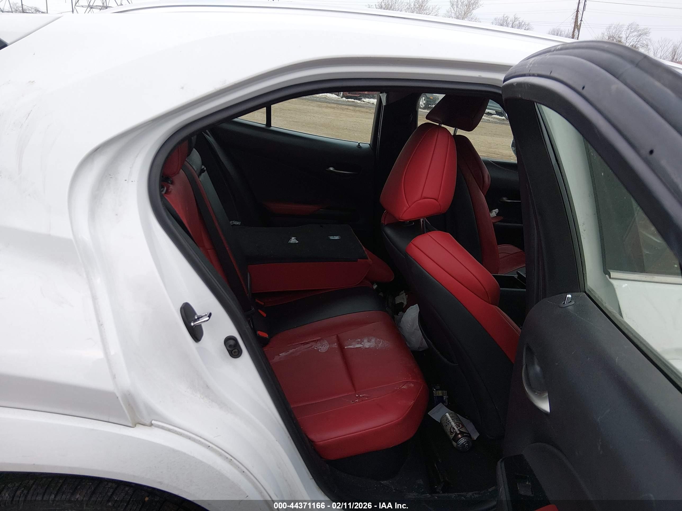 LEXUS UX image 8