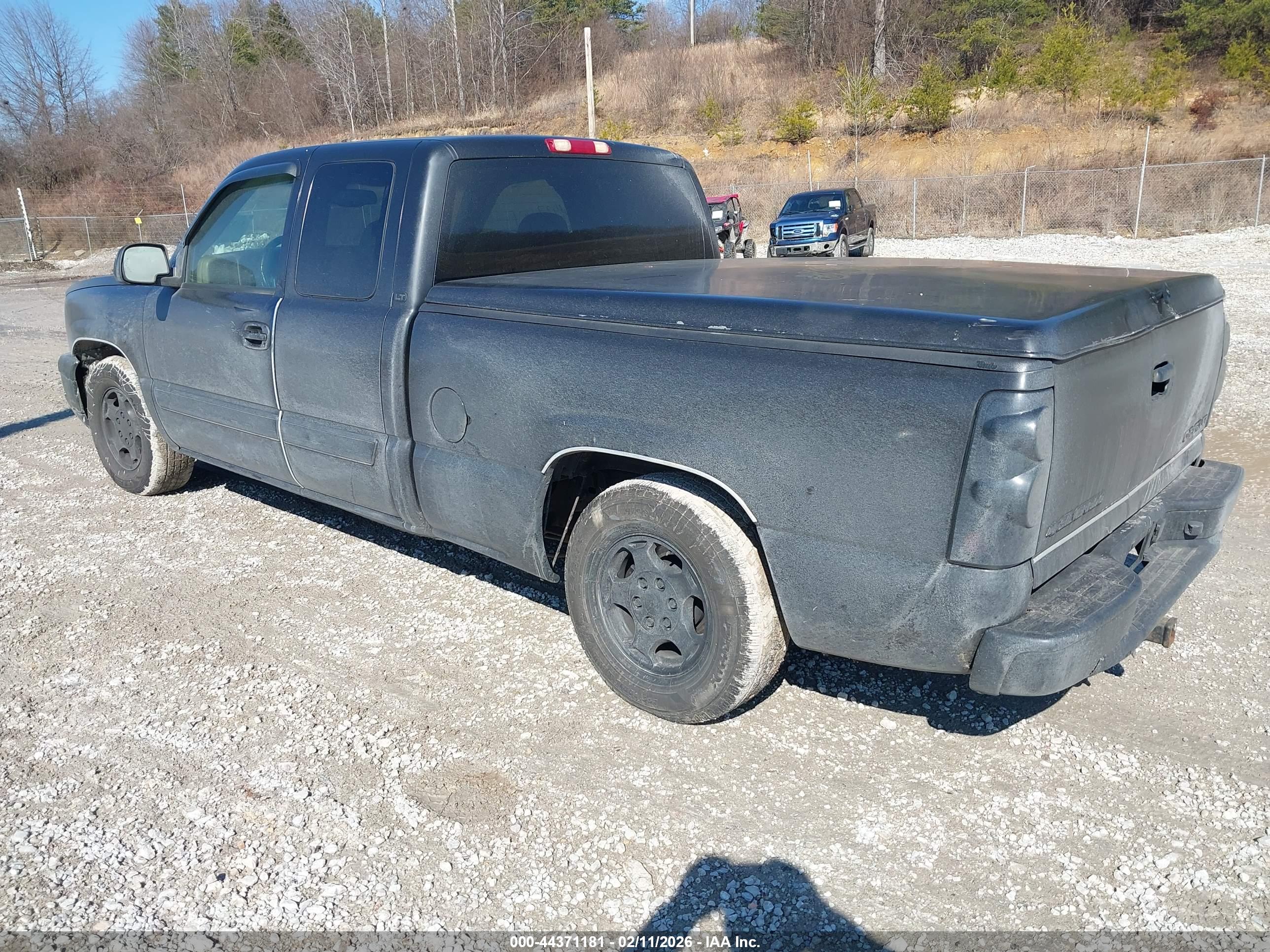 CHEVROLET SILVERADO image 3