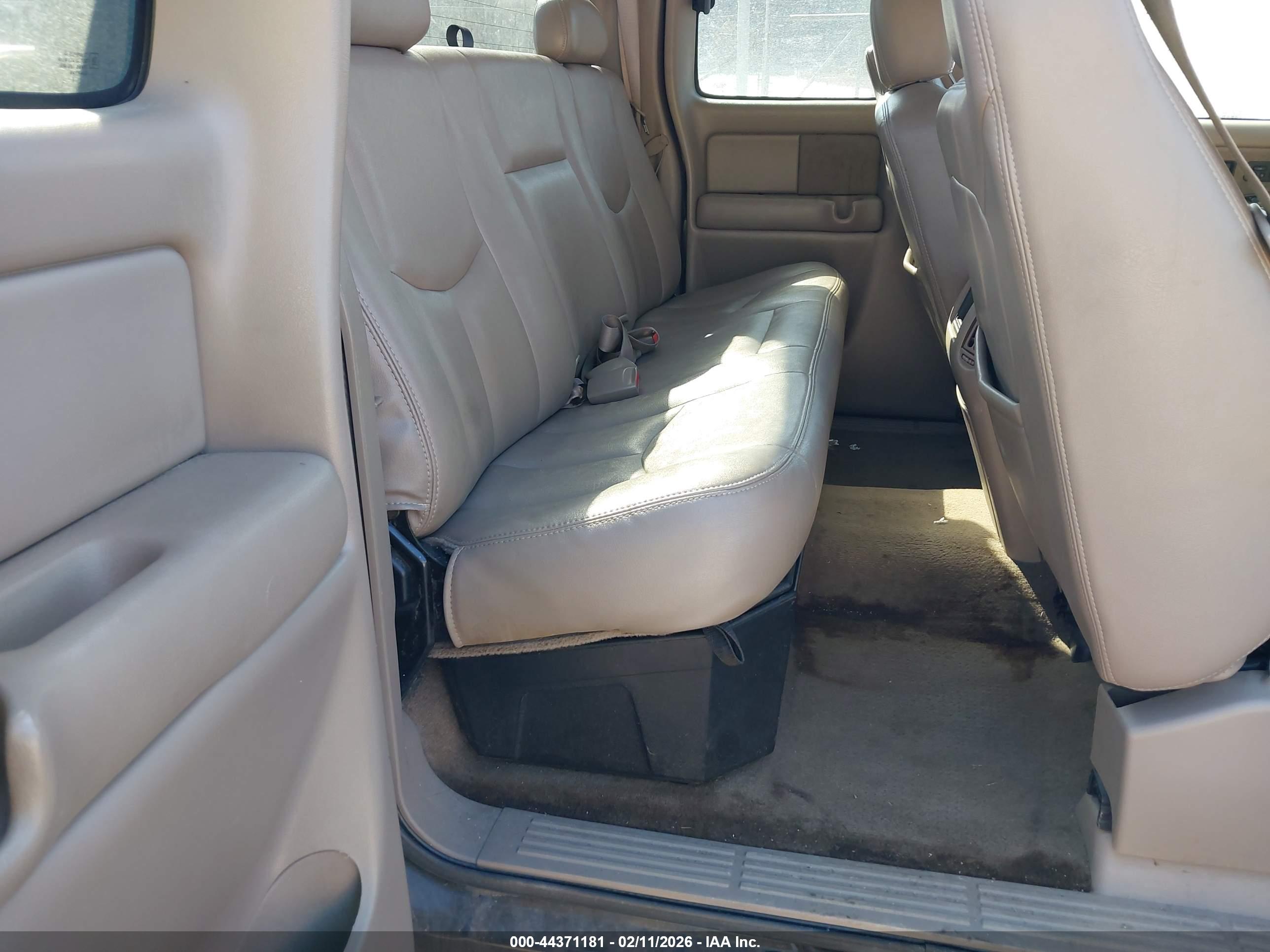 CHEVROLET SILVERADO image 8