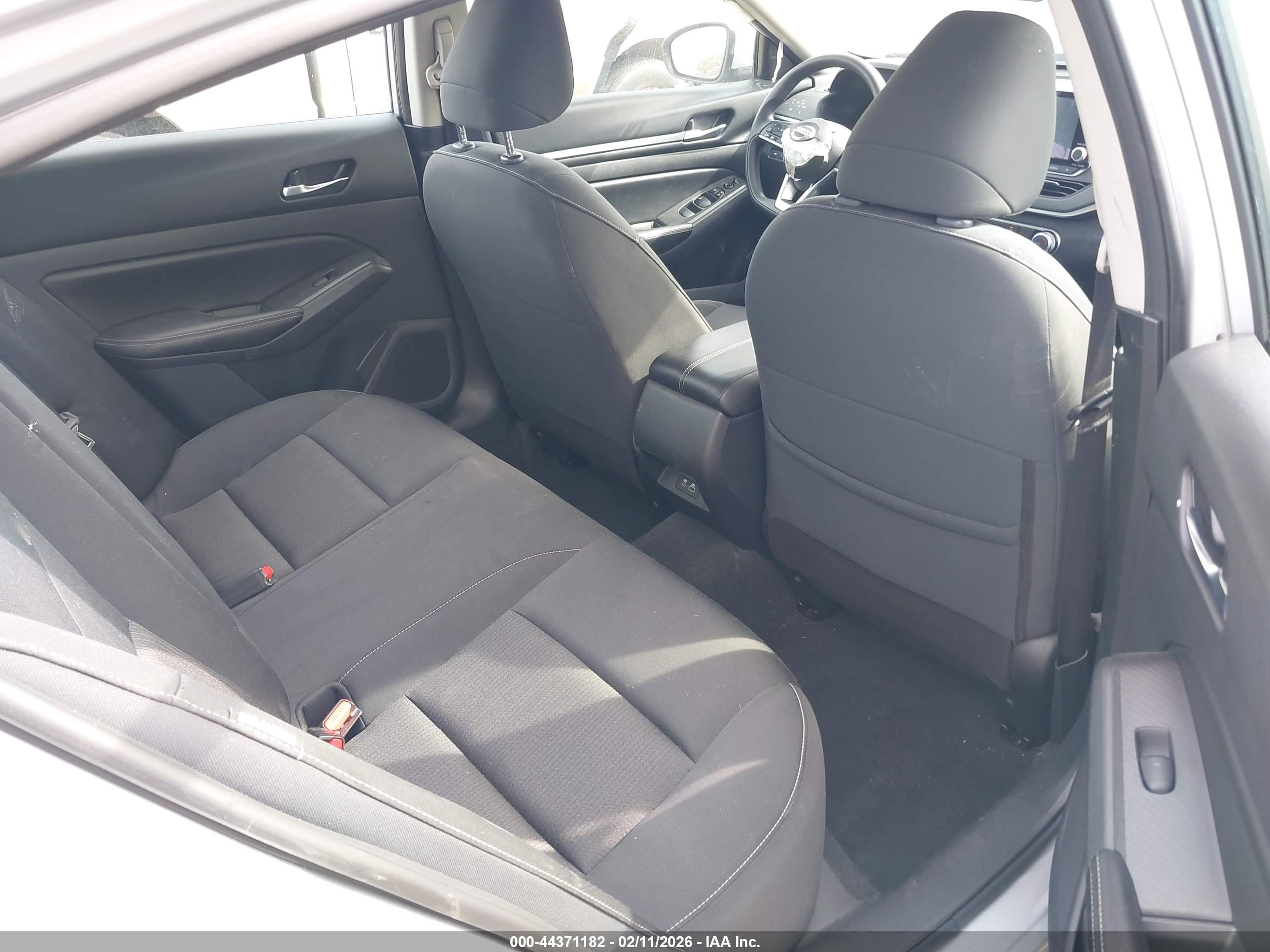 NISSAN ALTIMA image 8