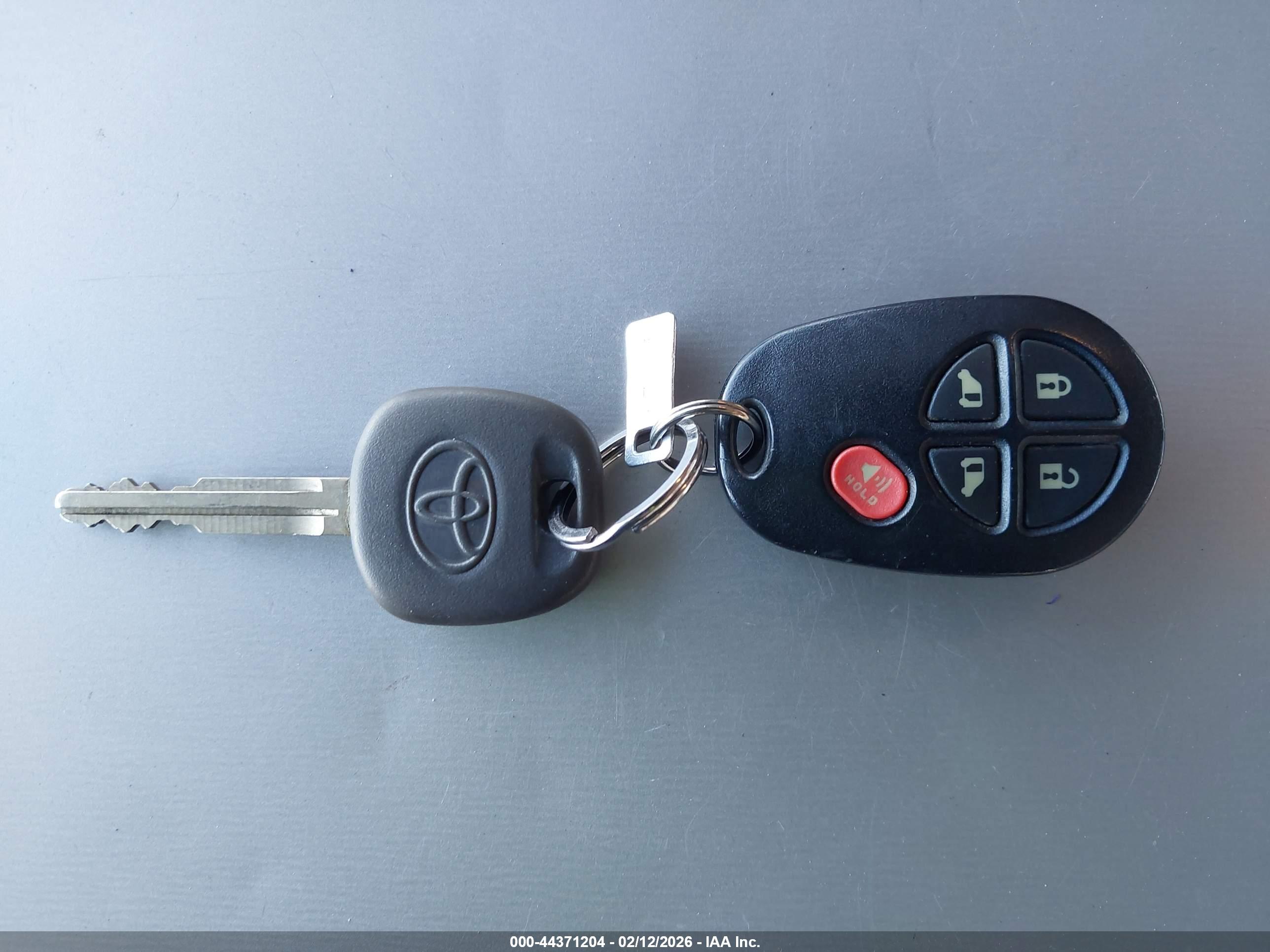 TOYOTA SIENNA image 11