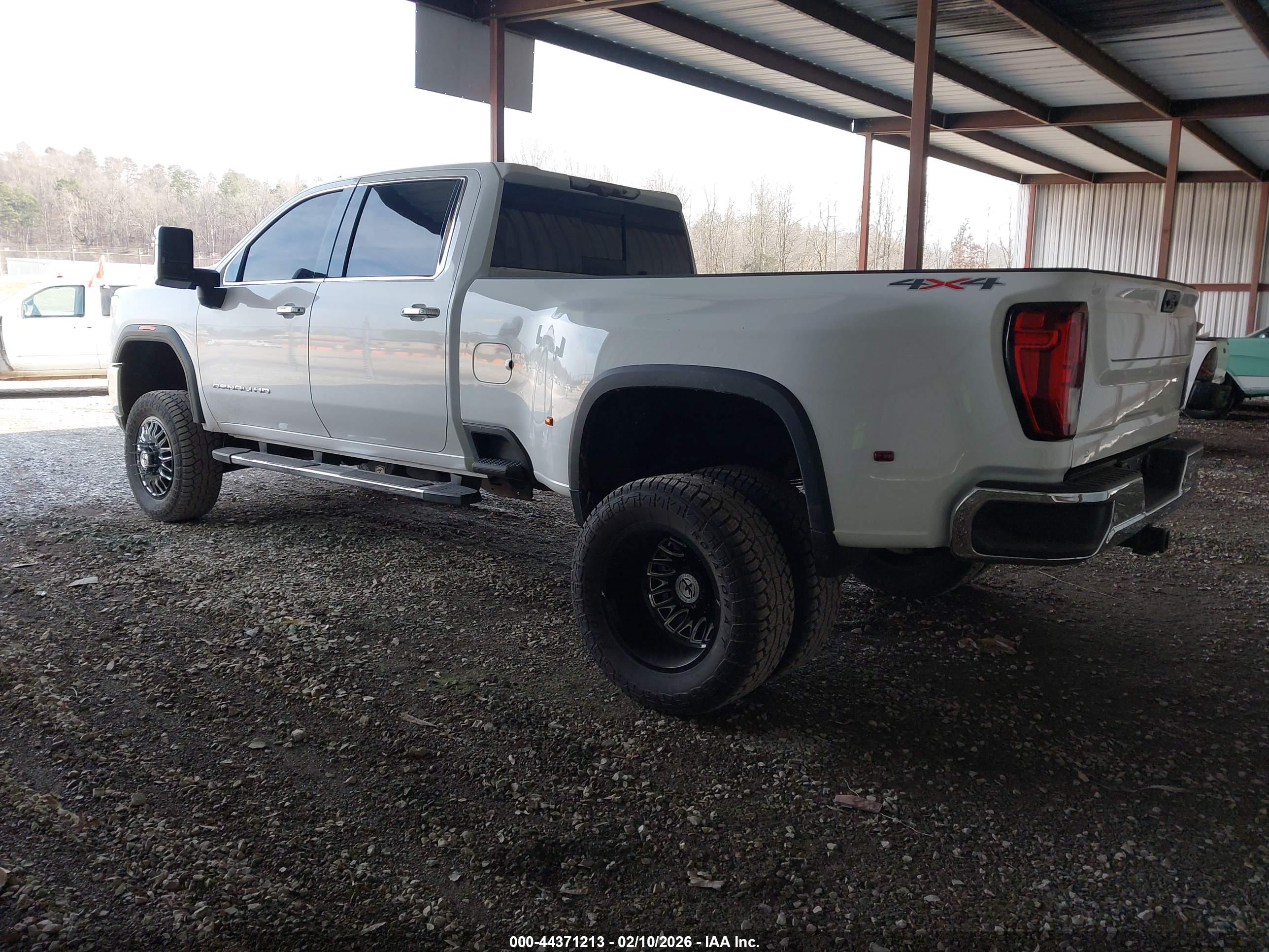 GMC SIERRA image 3