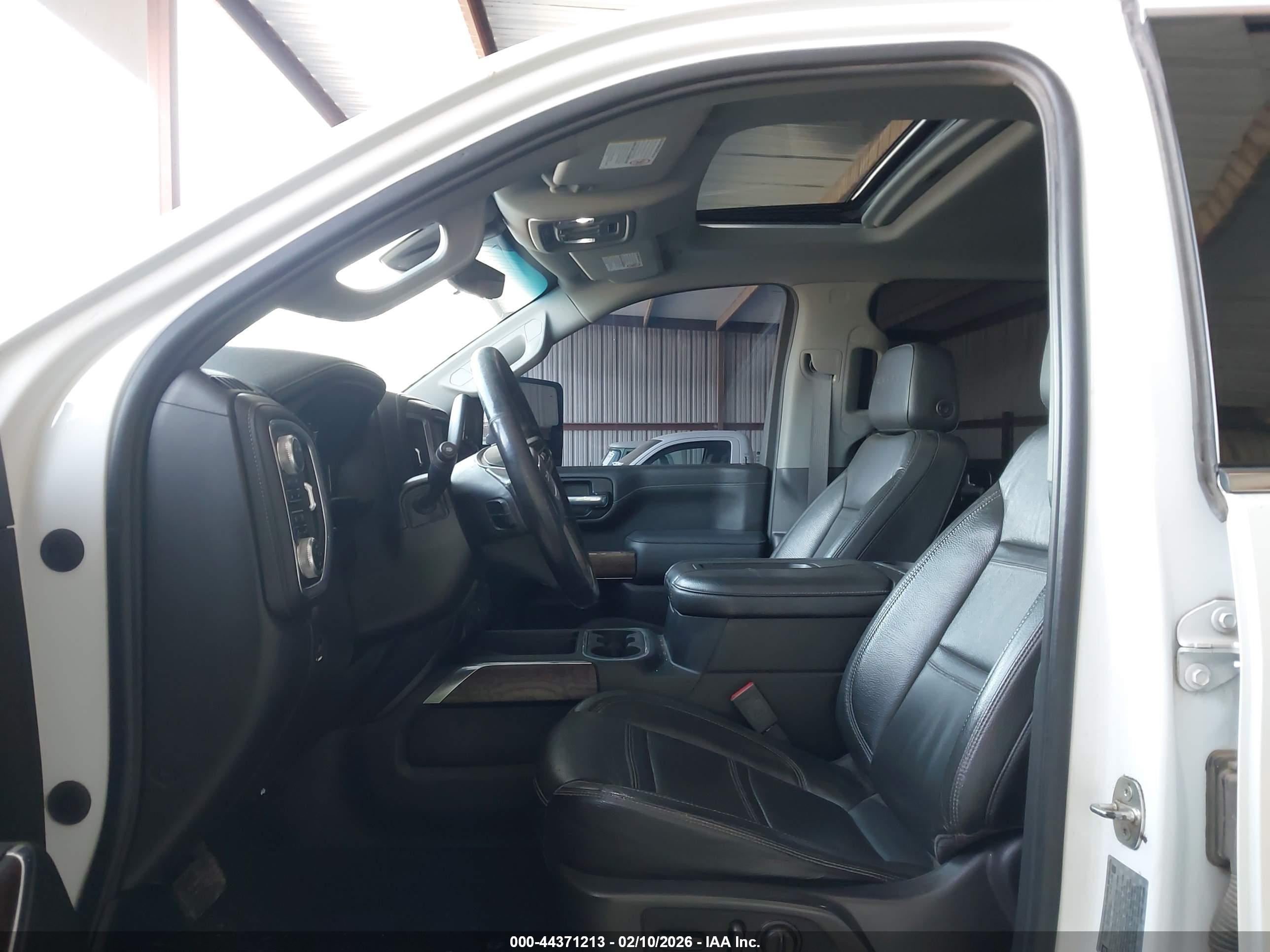 GMC SIERRA image 7