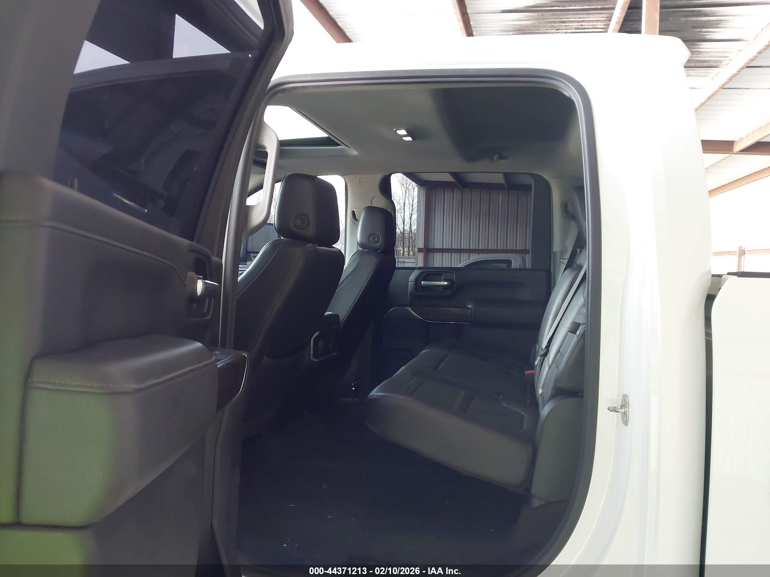 GMC SIERRA image 8