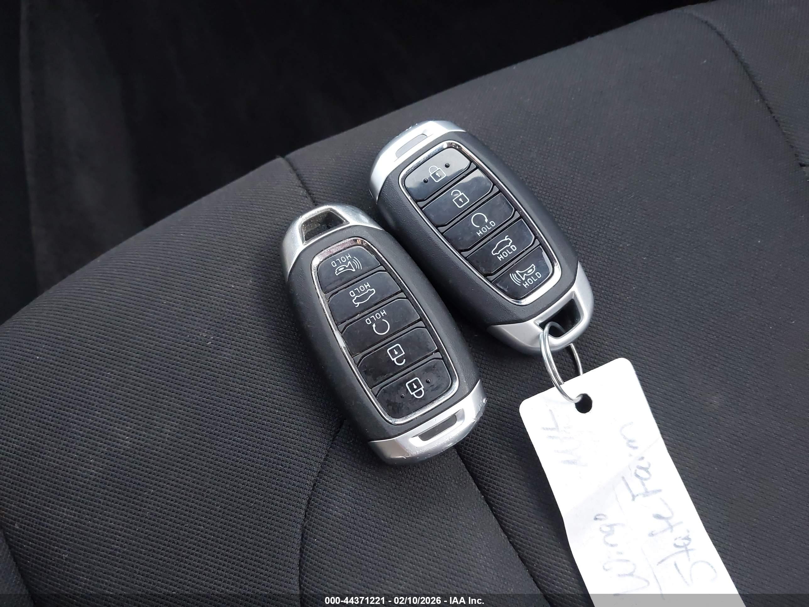 HYUNDAI ELANTRA image 11