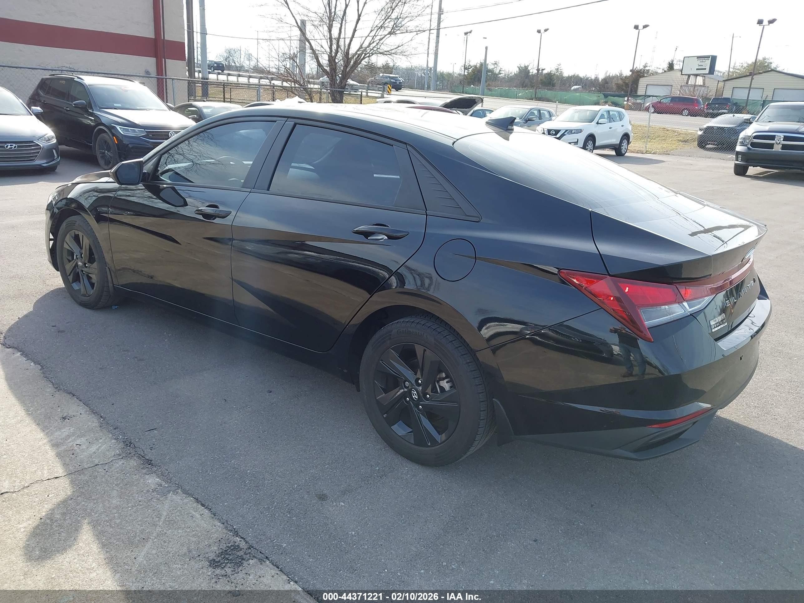 HYUNDAI ELANTRA image 3