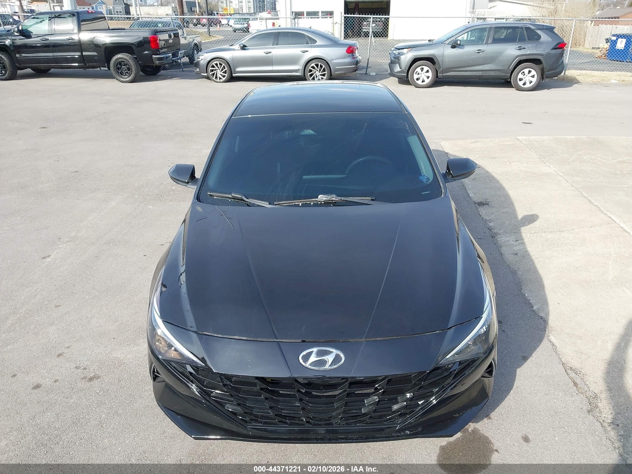 HYUNDAI ELANTRA image 6