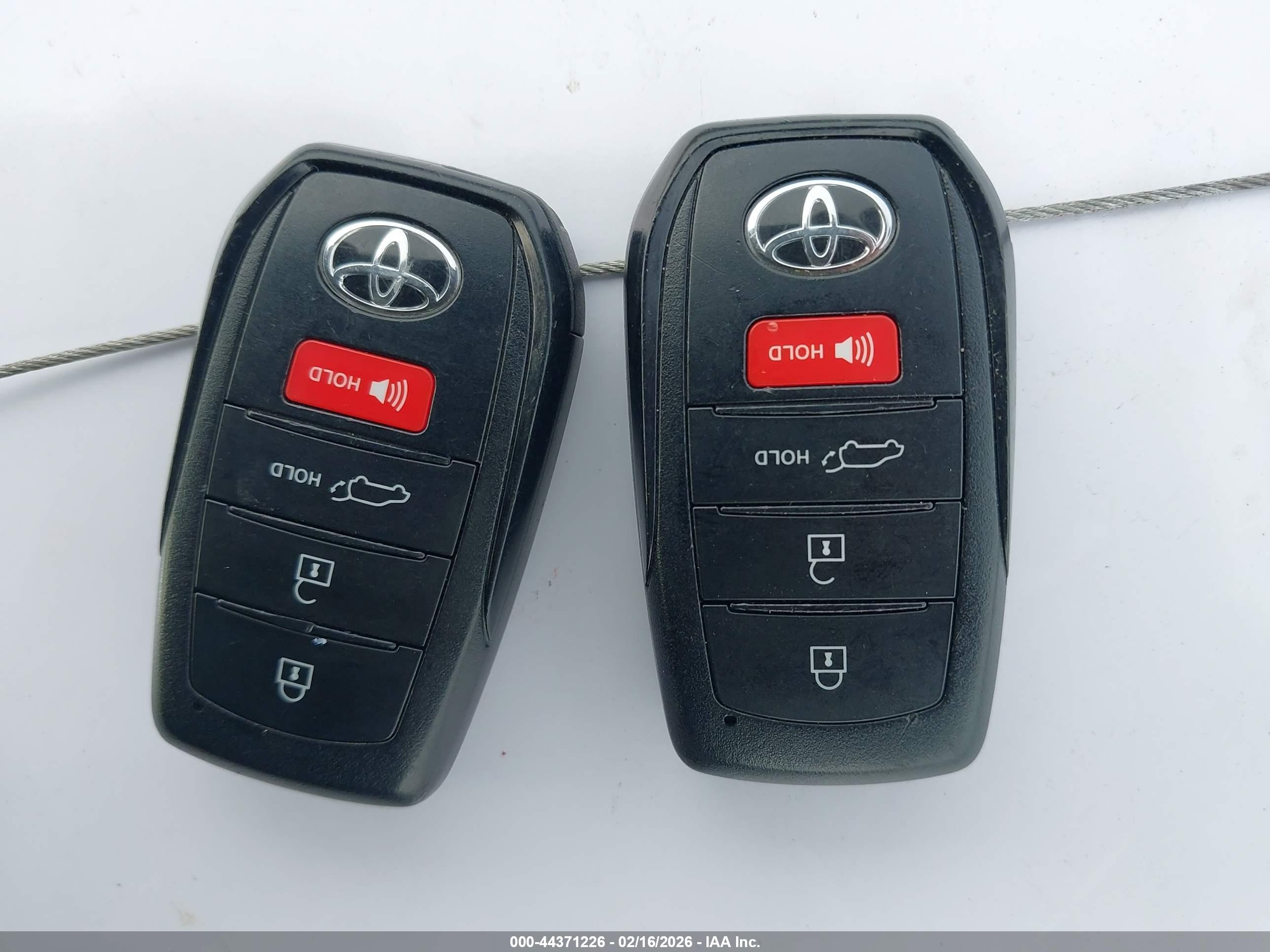 TOYOTA CROWN image 11